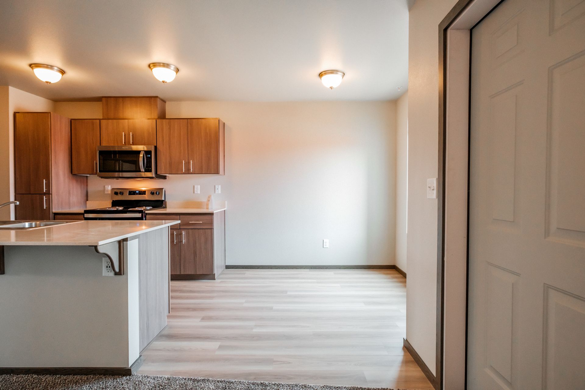 4 Corners Apartments in Salem Oregon, near Oregon State Capital - one-bedroom one-bathroom – kitchen from living room.