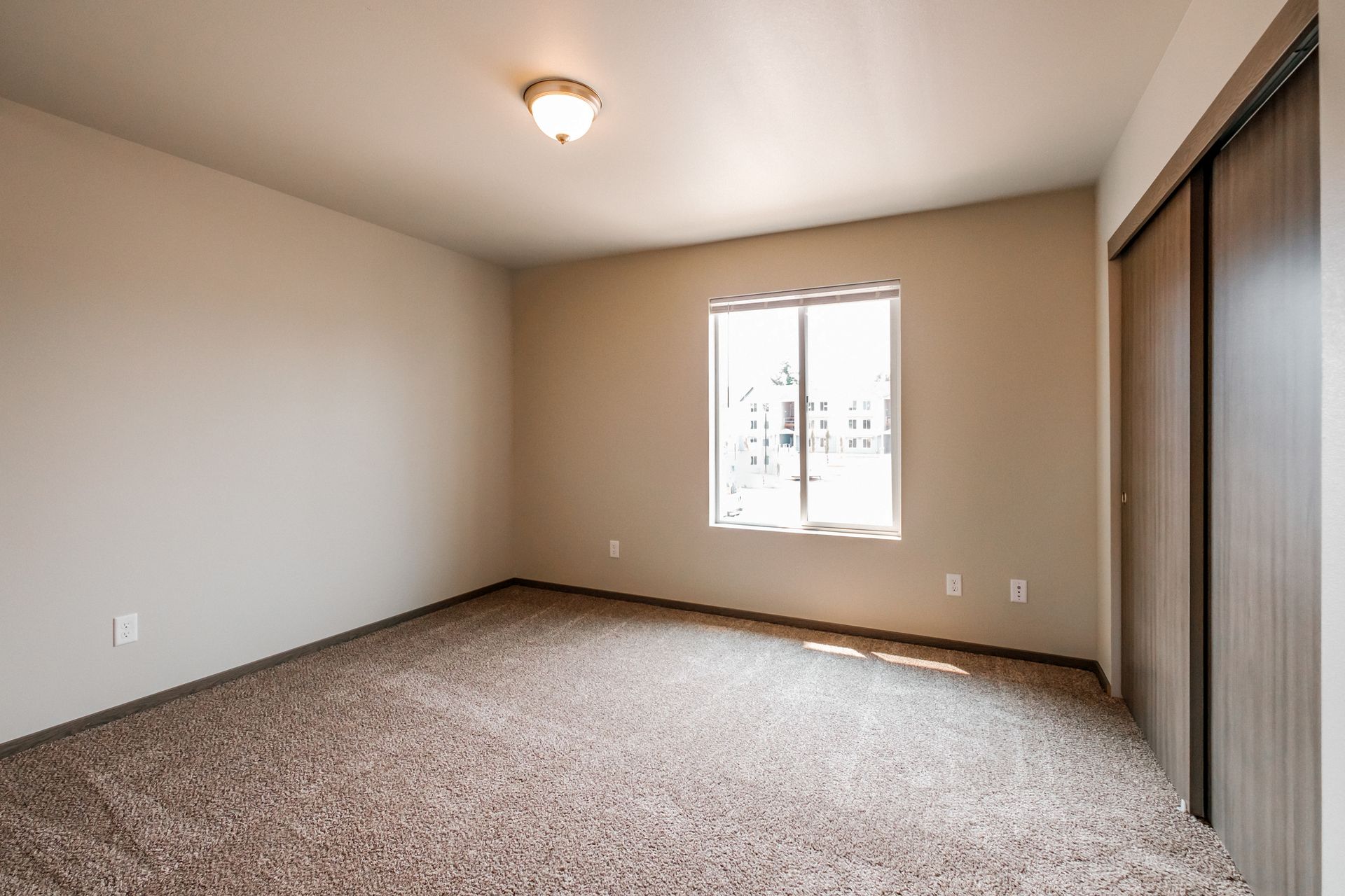 4 Corners Apartments in Salem Oregon, one-bedroom one-bathroom – bedroom window.