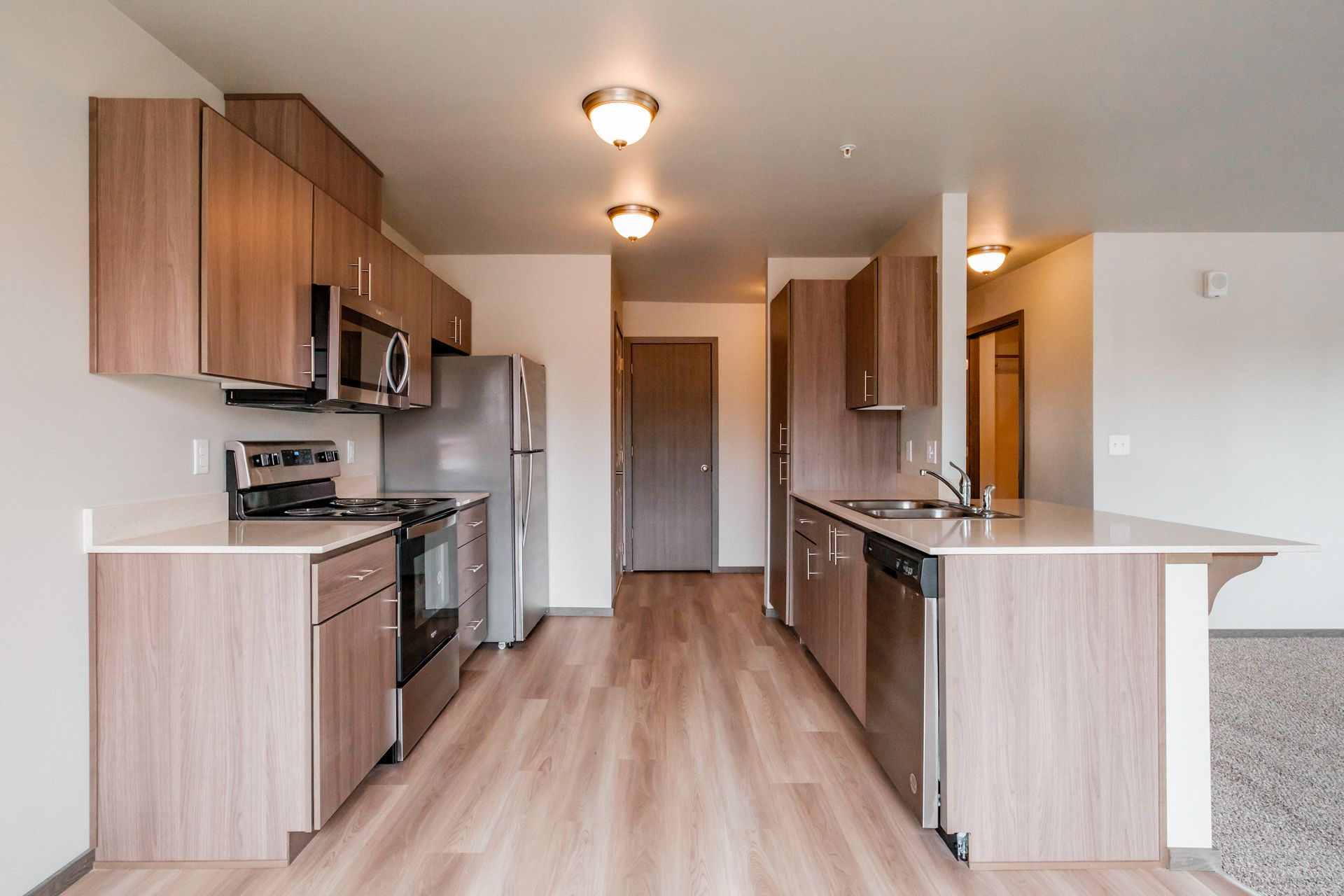 4 Corners Apartments in Salem Oregon, near Oregon State Capital - two-bedroom two-bathroom – kitchen towards coat.closet.
