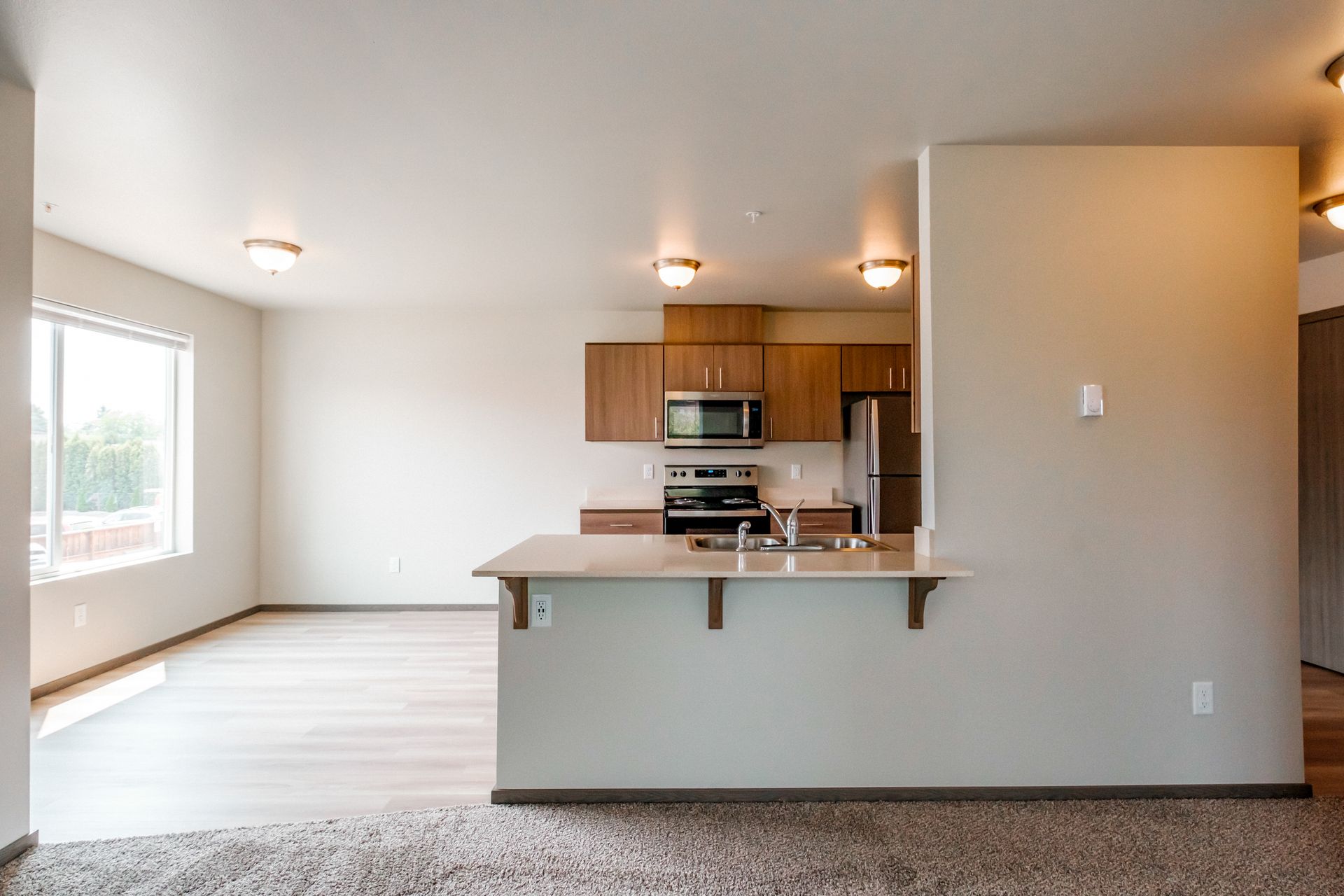 4 Corners Apartments in Salem Oregon, near Oregon State Capital - two-bedroom two-bathroom – kitchen and dining room.