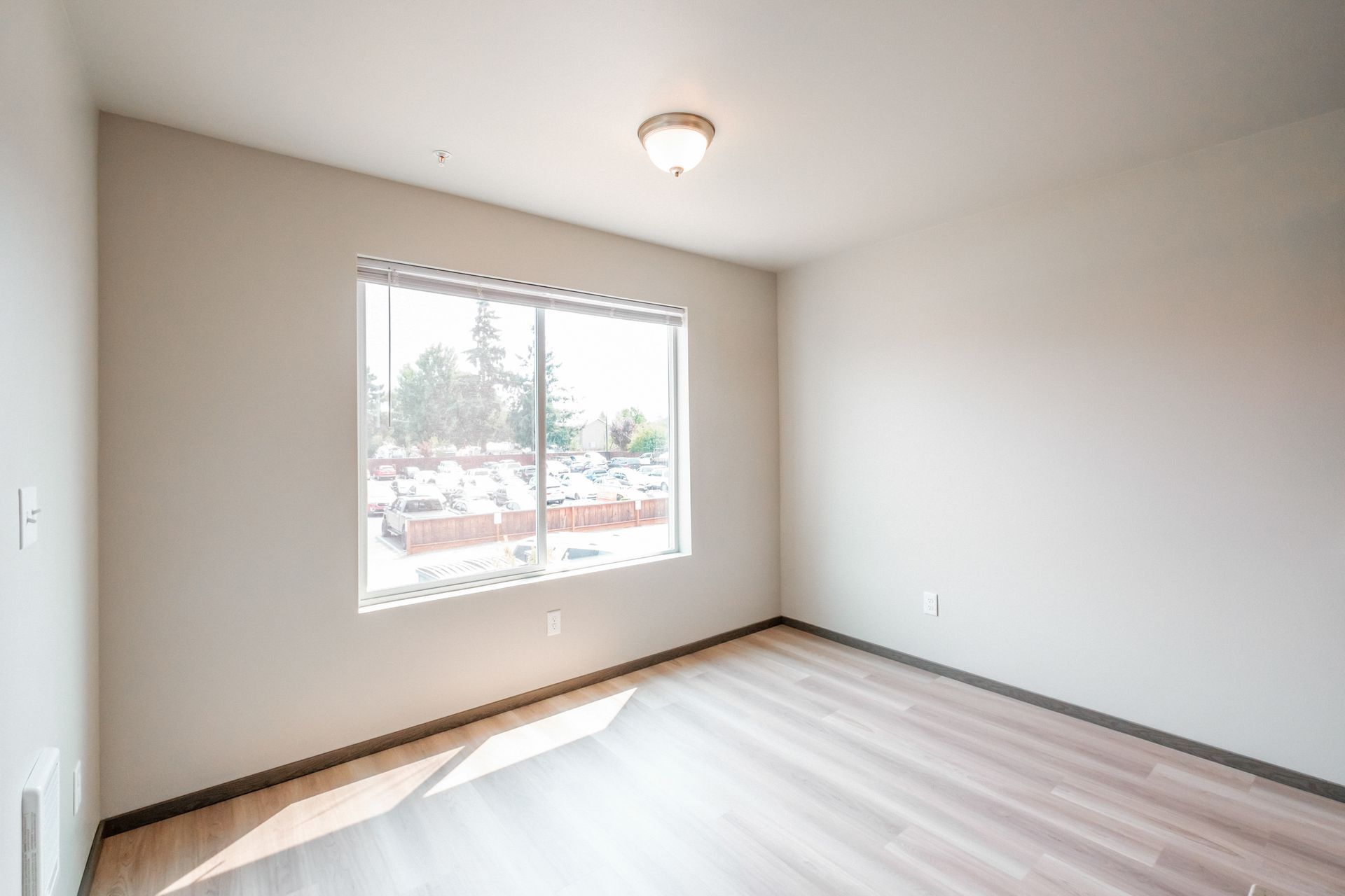4 Corners Apartments in Salem Oregon, near Oregon State Capital - two-bedroom two-bathroom – dining room window.