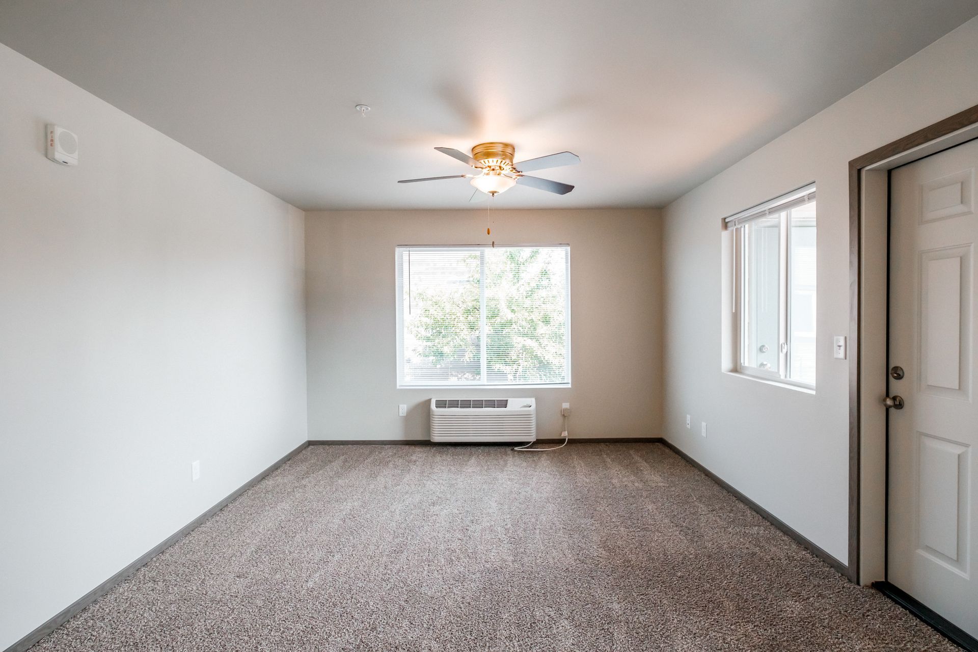 4 Corners Apartments in Salem Oregon, near Oregon State Capital - two-bedroom two-bathroom – living room, heater, AC.