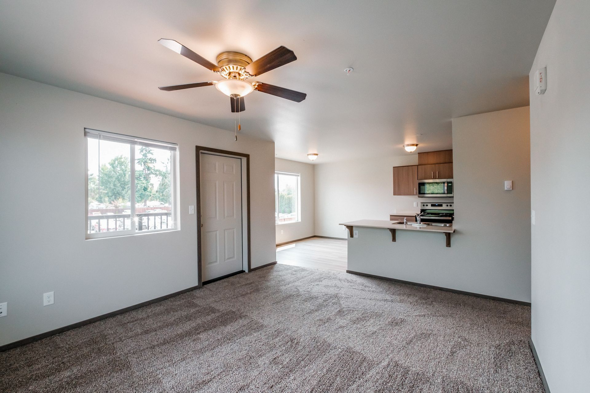 4 Corners Apartments in Salem Oregon, near Oregon State Capital - two-bedroom two-bathroom – living room to kitchen.