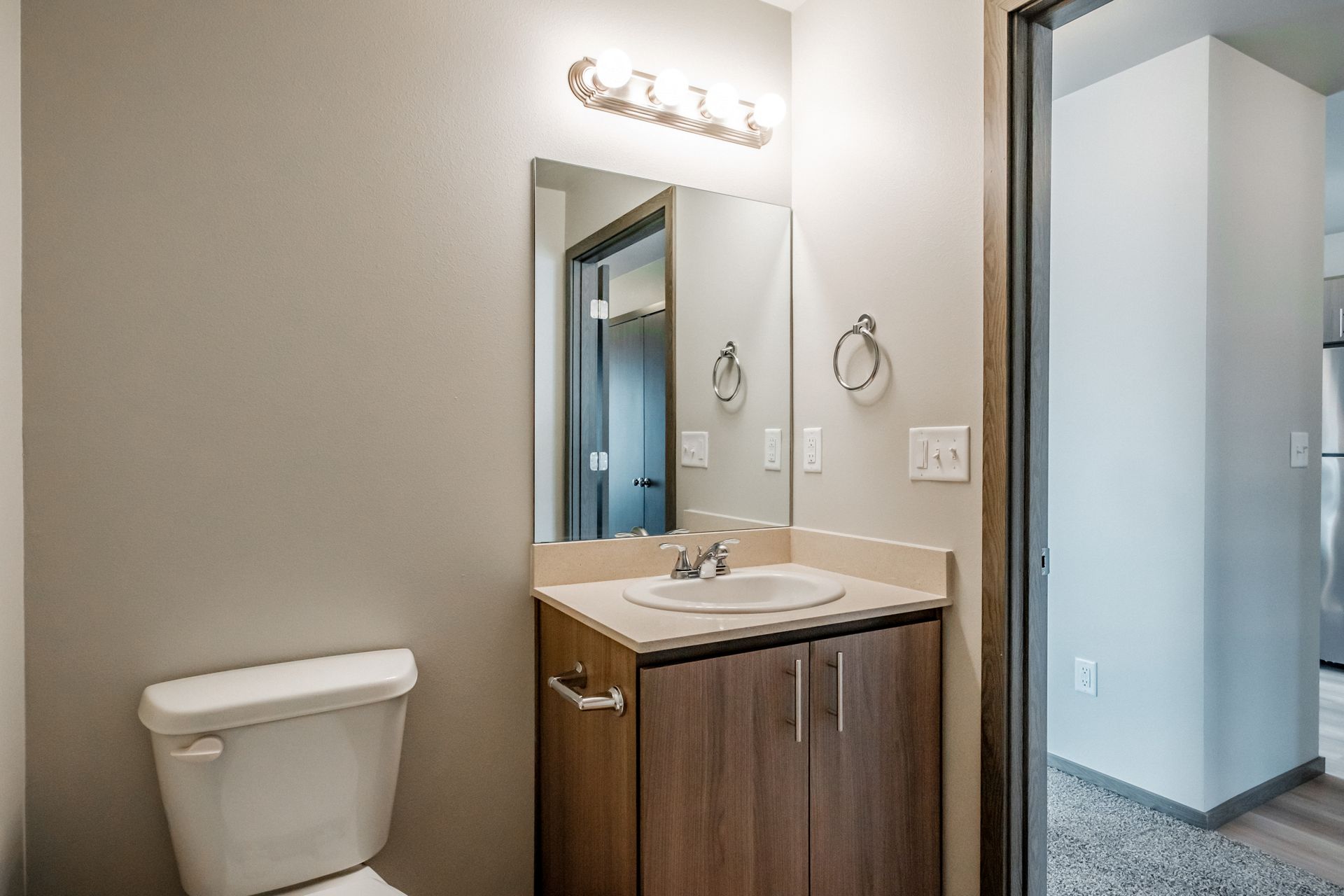 4 Corners Apartments in Salem Oregon, near Oregon State Capital - two-bedroom two-bathroom – bathroom - 1.