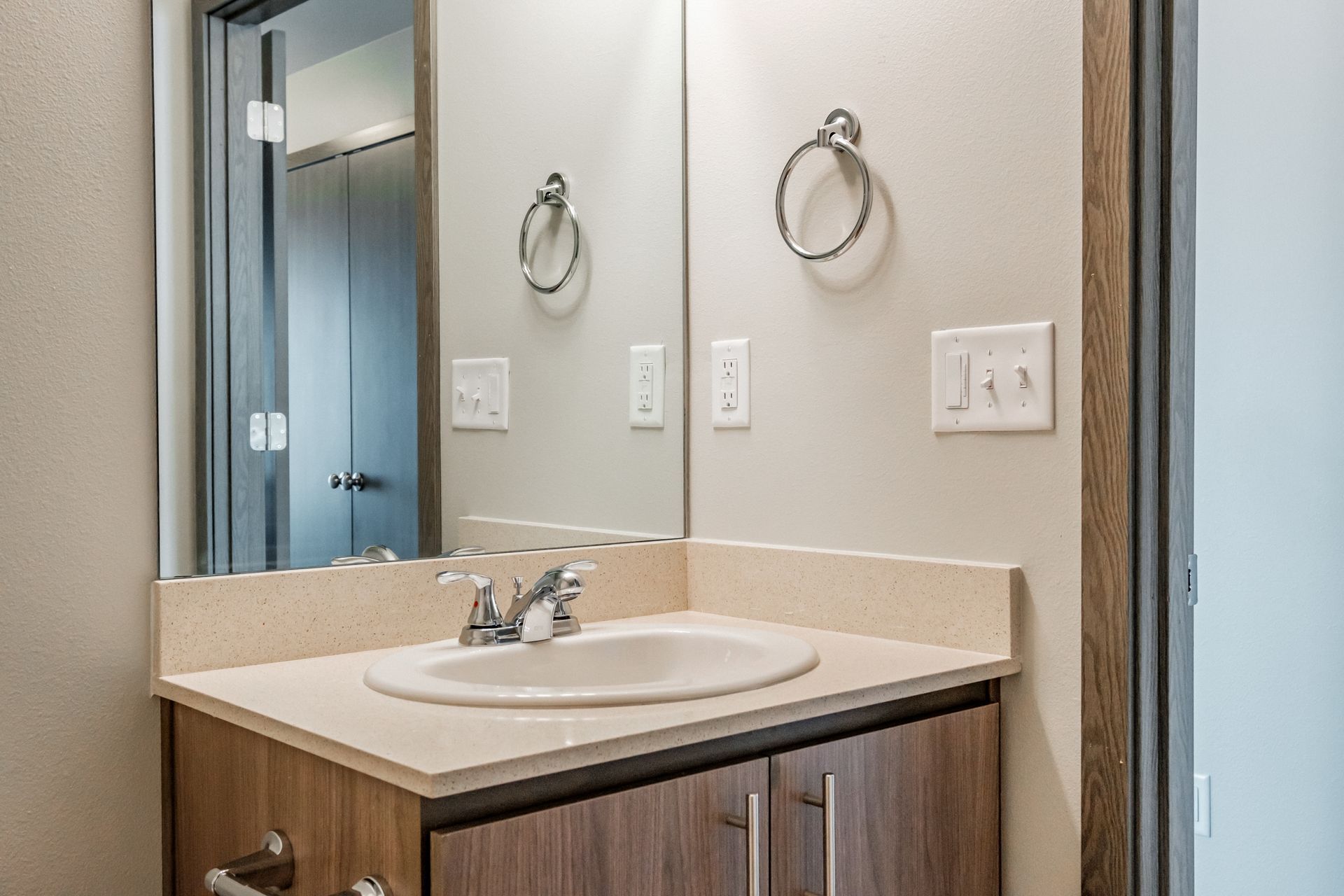 4 Corners Apartments in Salem Oregon, near Oregon State Capital - two-bedroom two-bathroom – bathroom sink and mirror -1.