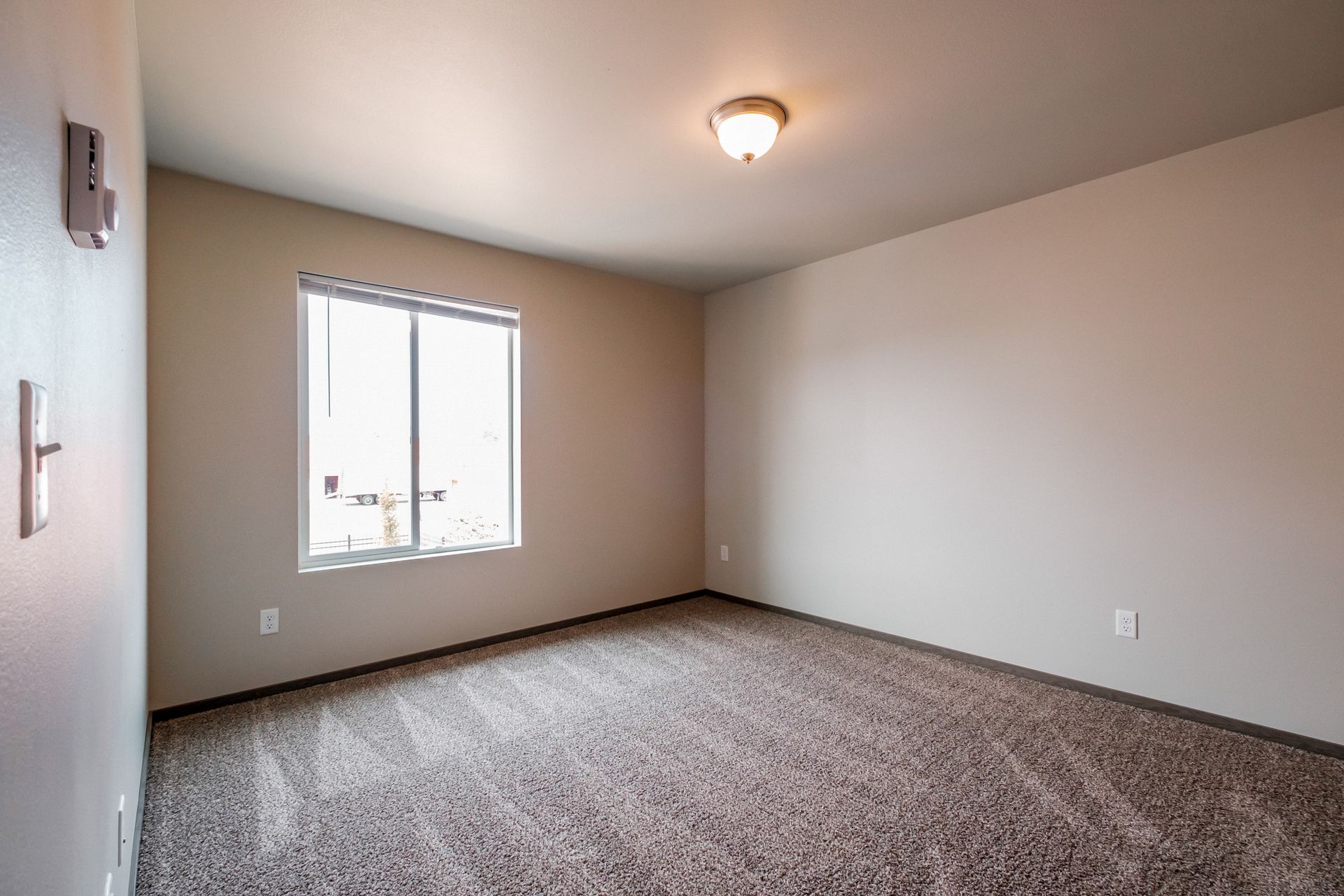 4 Corners Apartments in Salem Oregon, near Oregon State Capital - two-bedroom two-bathroom – master bedroom window.
