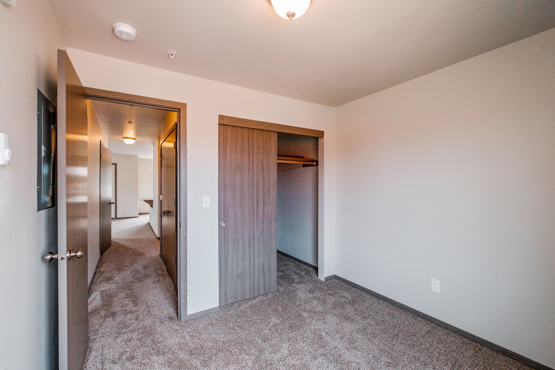 4 Corners Apartments in Salem Oregon, near Oregon State Capital - two-bedroom two-bathroom – bedroom and closet.