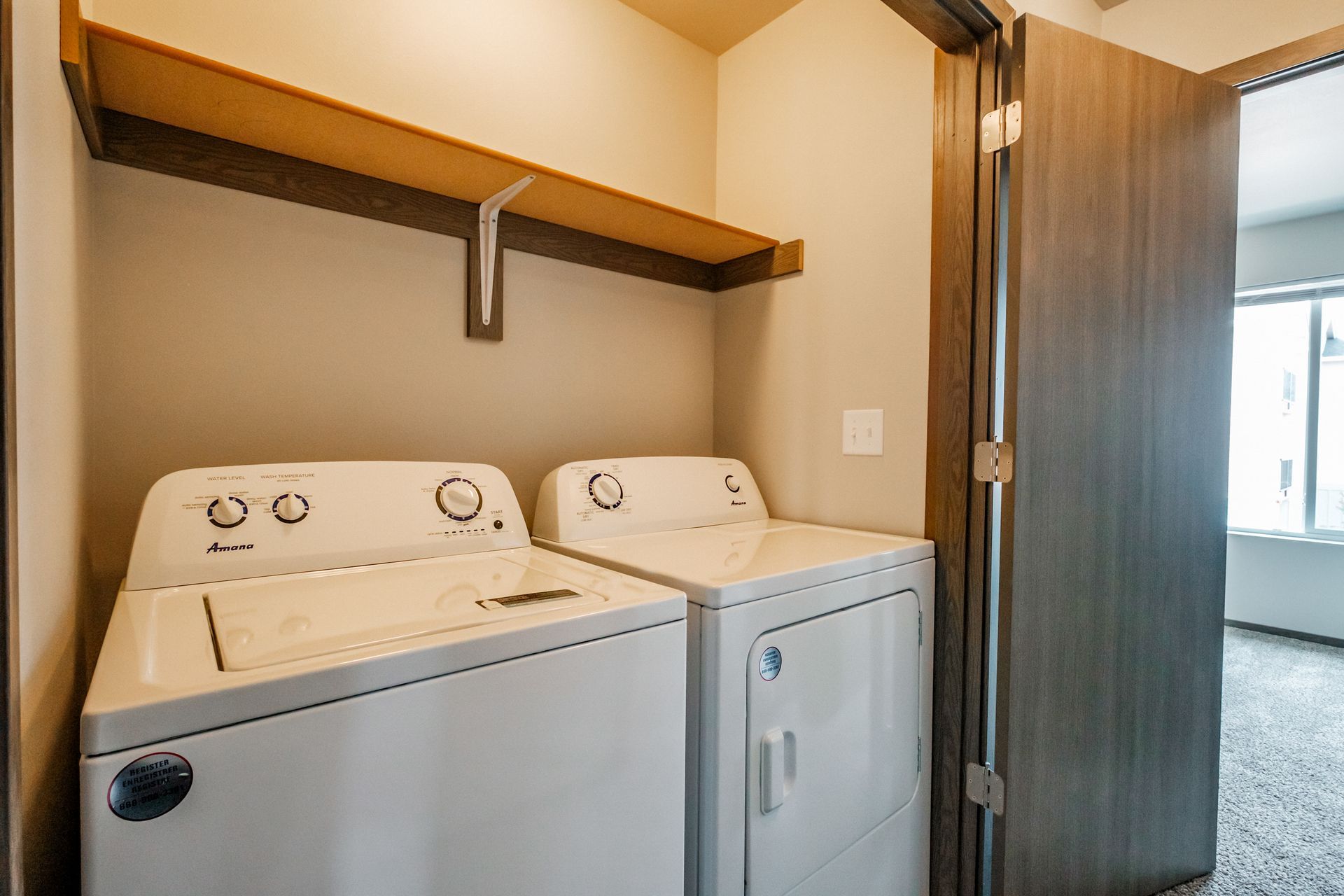 4 Corners Apartments in Salem Oregon, near Oregon State Capital - two-bedroom two-bathroom – washer and dryer.
