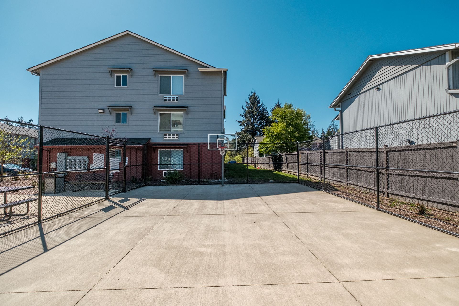 Cherry Glen Apartments in Salem Oregon – Basketball court