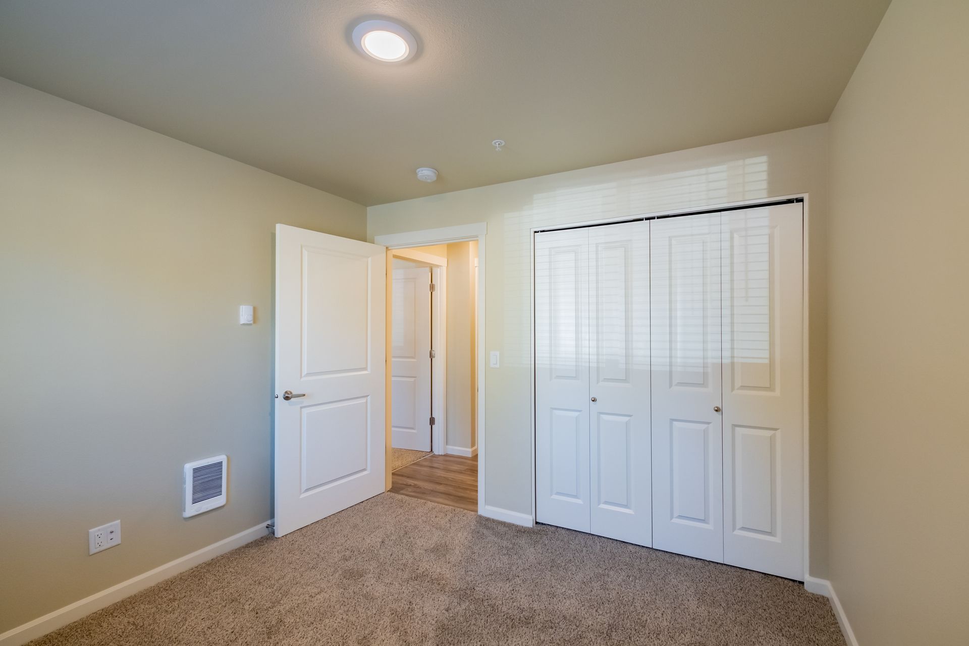 Harmona Heights Apartment community in South Salem Oregon, two-bedroom two-bathroom – bedroom ventilation, door and closet -2