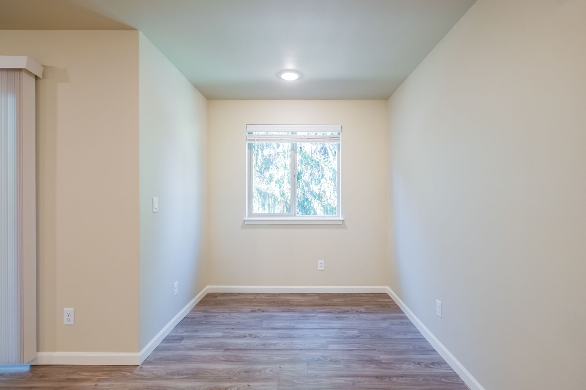 Harmona Heights Apartment community in South Salem Oregon, one-bedroom one-bathroom – dining room and window.