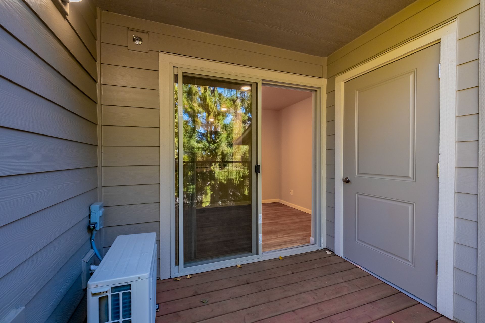 Harmona Heights Apartment community in South Salem Oregon, one-bedroom one-bathroom – balcony storage. Closet.