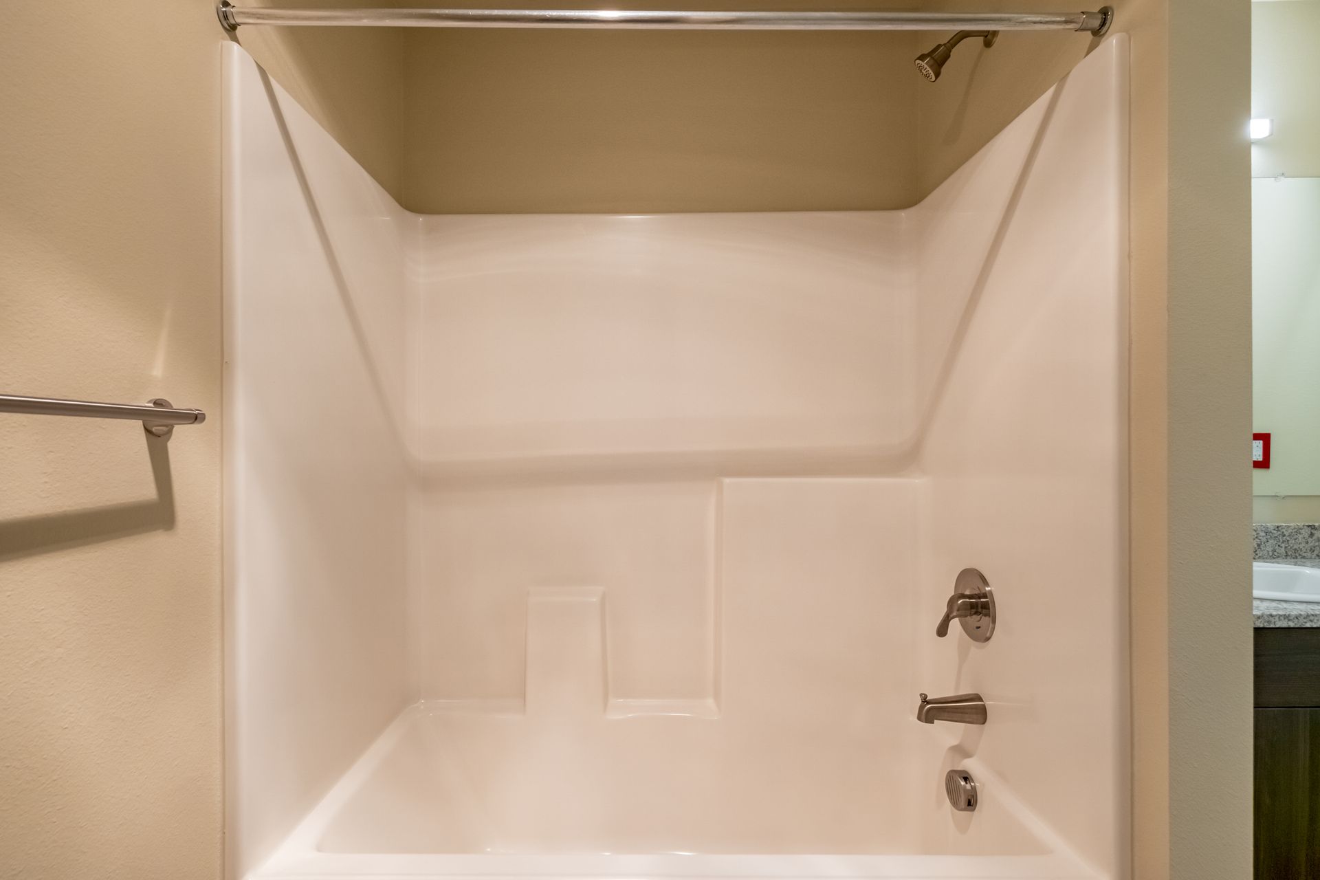 Harmona Heights Apartment community in South Salem Oregon, one-bedroom one-bathroom – shower.