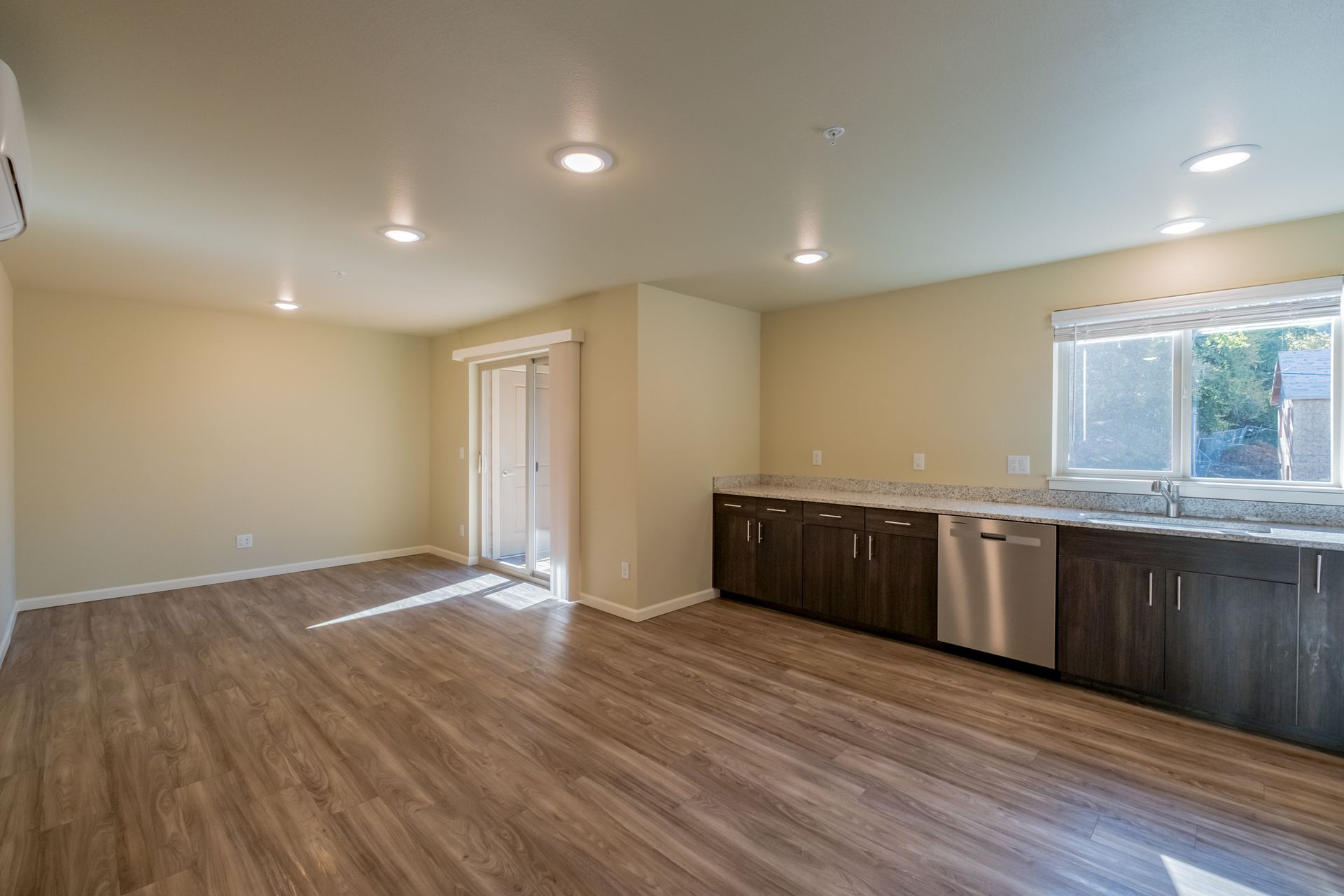 Harmona Heights Apartment community in South Salem Oregon, two-bedroom two-bathroom – open-concept living room and kitchen.