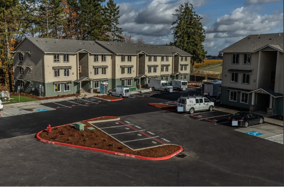 Evergreen Valley Apartments in McMinnville Oregon, near Linfield University – apartment community, parking lot and island.