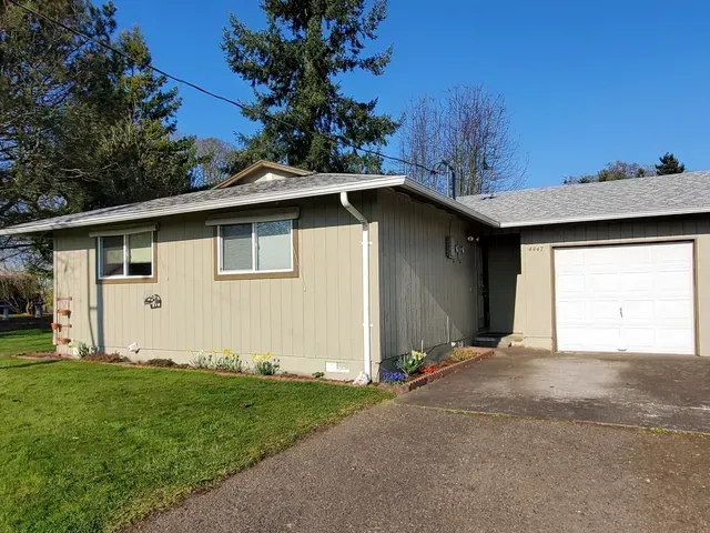 Amanda Lane Duplexes in Millersburg Oregon – bash duplex home and garage.