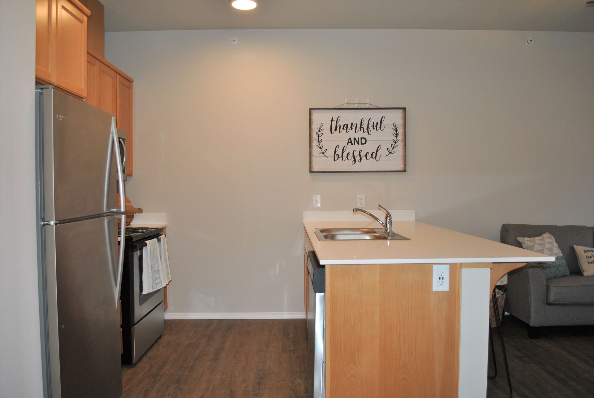 Pleasant View Apartments in Keizer Oregon, two-bedroom two-bathroom – dishwasher, refrigerator, oven, microwave.