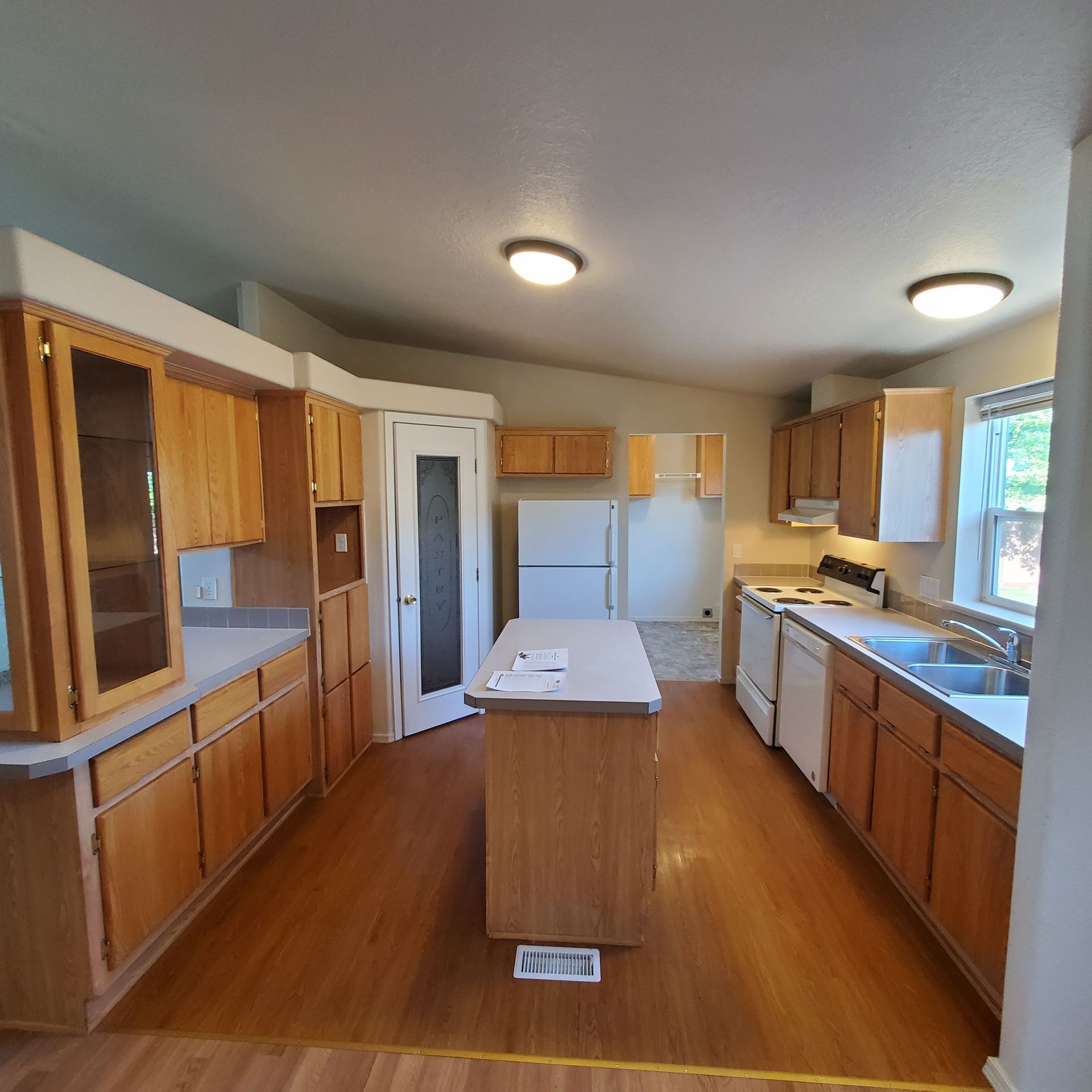 Ashwood Estates mobile homes in Tangent Oregon, two-bedroom three-bathroom – kitchen.