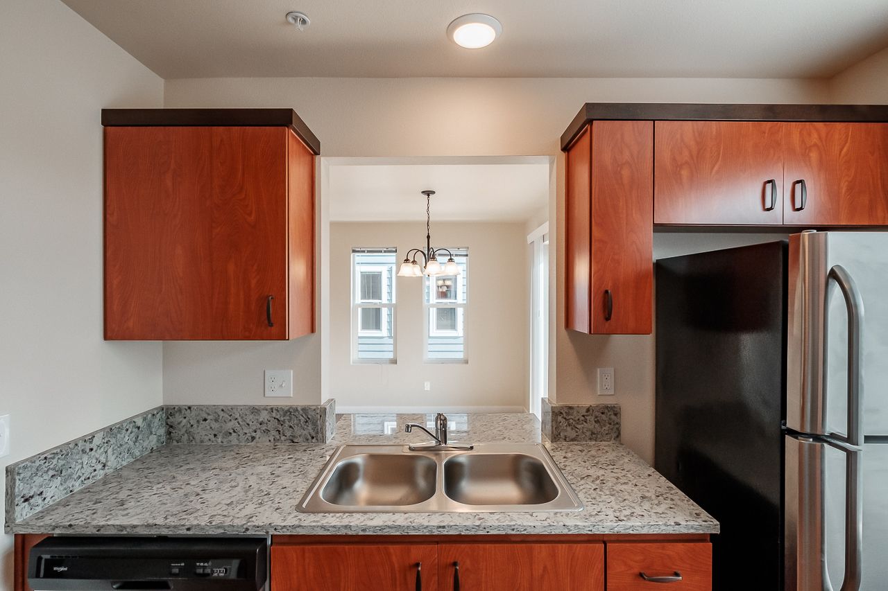 Goodnight Townhomes in Corvallis, OR, Near Oregon State University, four-bed, three-bath – kitchen sink.