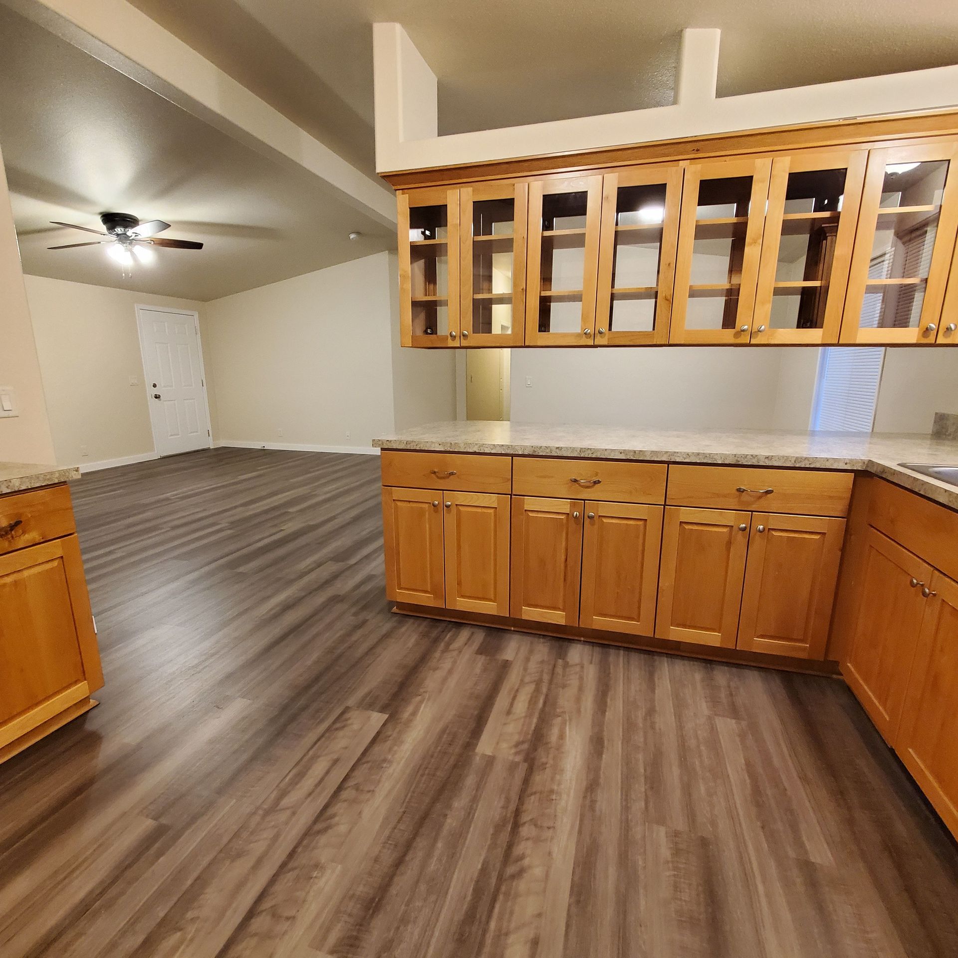 Ashwood Estates mobile homes in Tangent Oregon, four-bedroom two-bathroom – living room from kitchen.