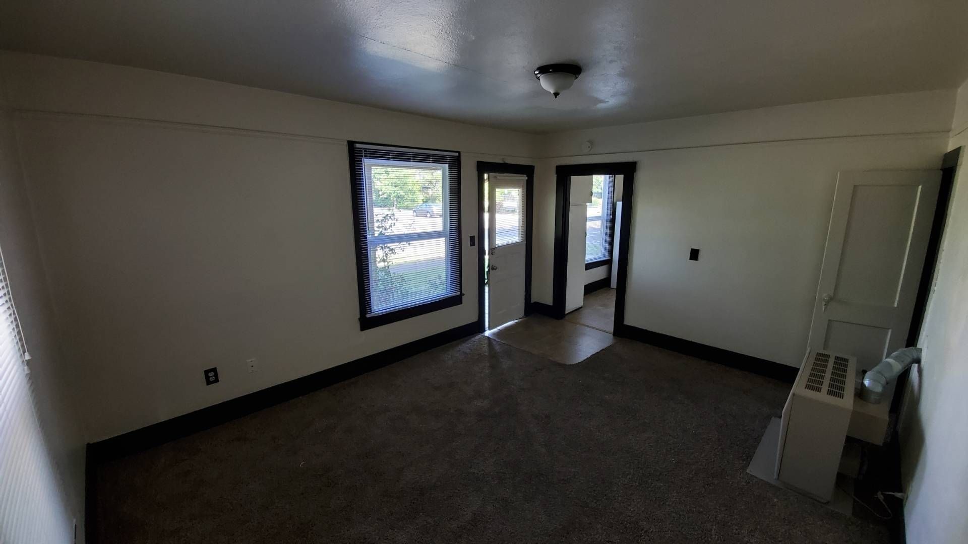 703 SW 15th St Apartments in Corvallis Oregon, near Oregon State University – living room.