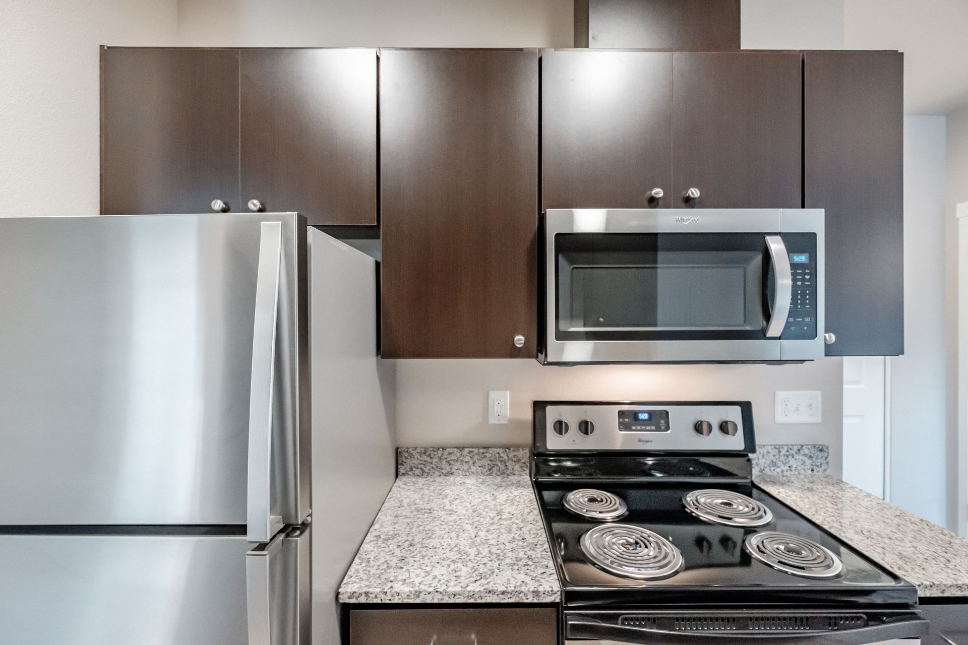 Hickory Hollow Apartments in North Albany OR, three-bedroom two-bathroom –kitchen, refrigerator, stove, microwave, cabinetry.