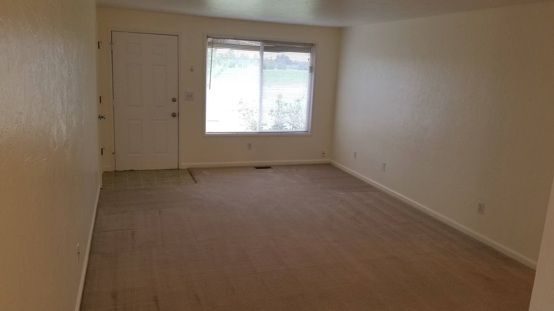 Amanda Lane Duplexes in Millersburg Oregon, two-bedroom one-bathroom – living room and living room window.