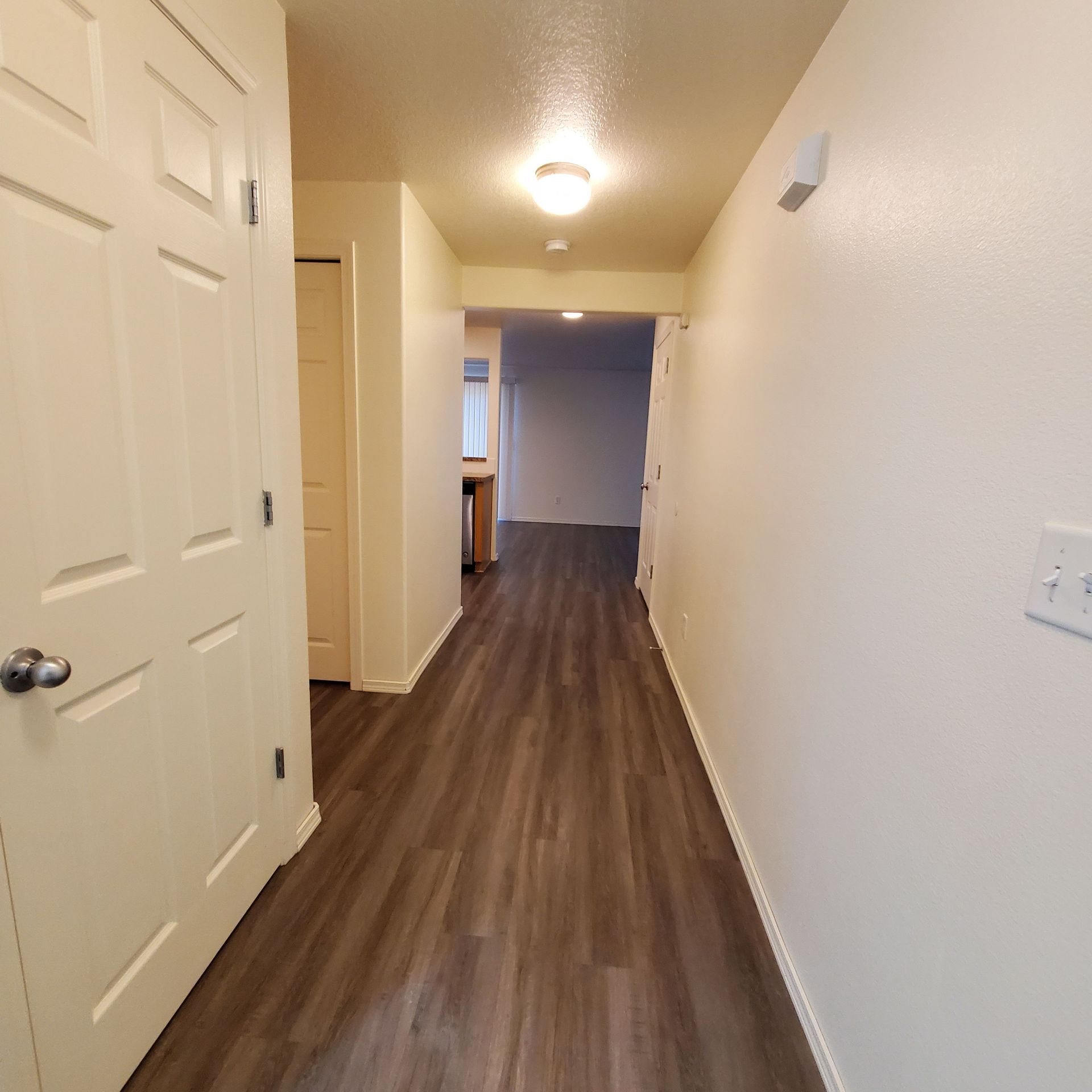 Meadowridge Townhomes in Monmouth Oregon, near Western Oregon University –entrance hallway from front door.