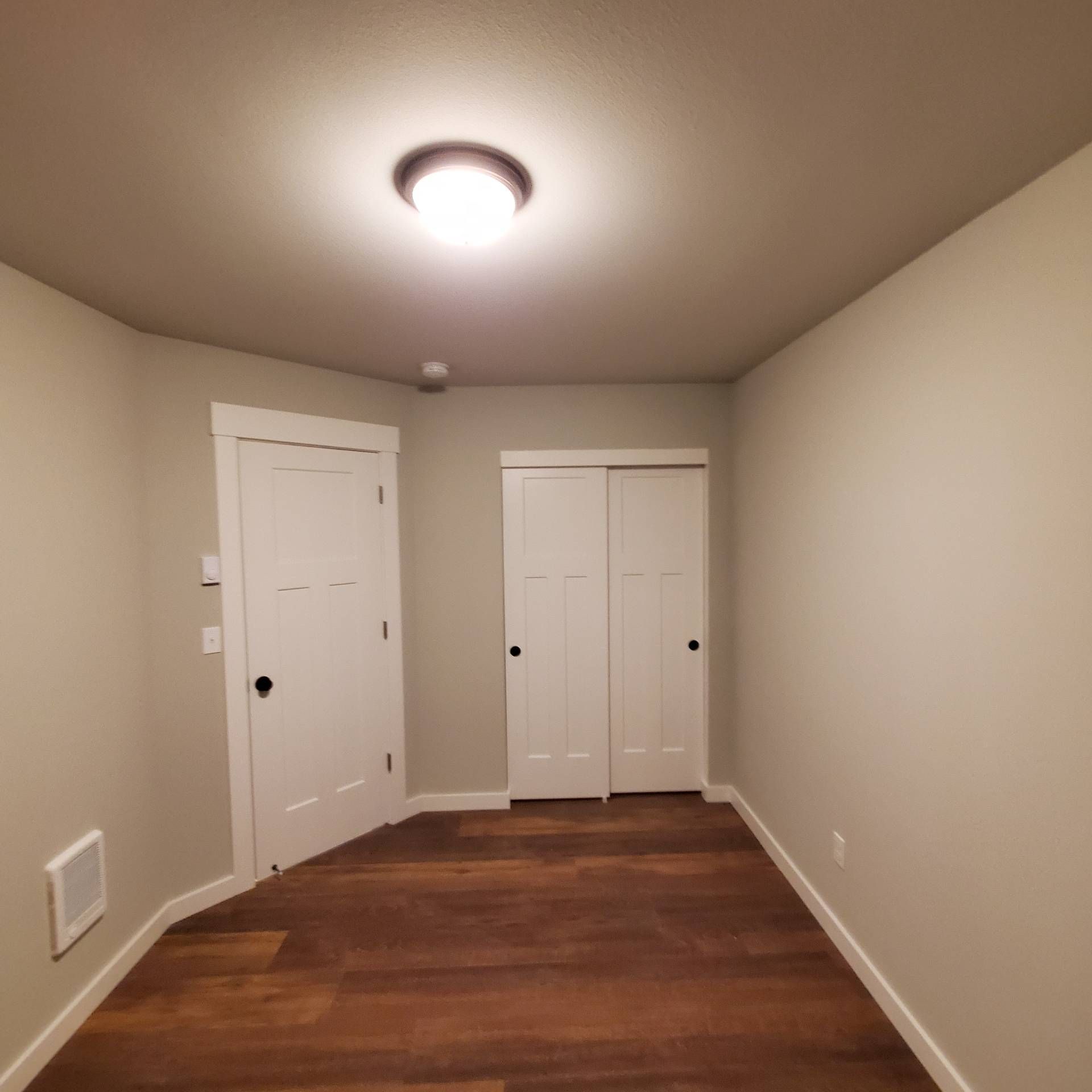 Rye Street Town Homes in Albany, OR. Two Bedroom, Two and 1/2 Bathroom – entryway.