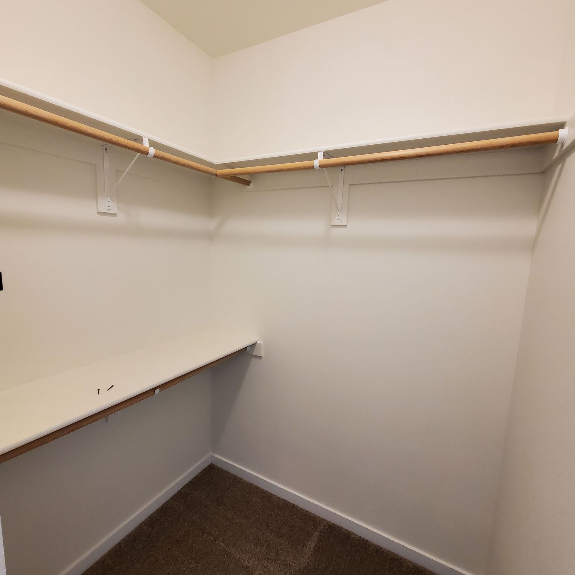 Oregon, near Western University of Health Sciences, two-bedroom two-bathroom – closet -1.