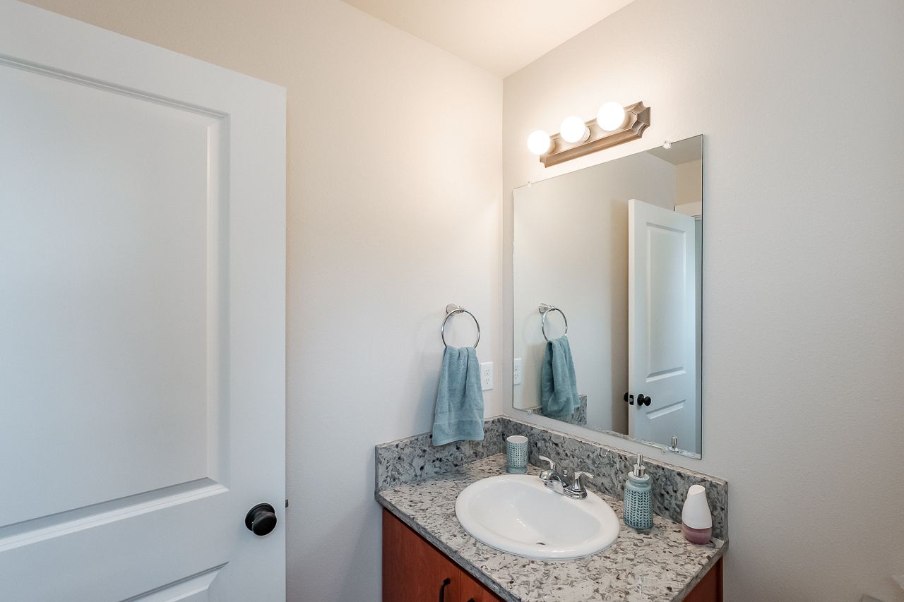 Goodnight Townhomes in Corvallis, OR, Near Oregon State University, four-bed, 2.5-bath – bathroom -3.
