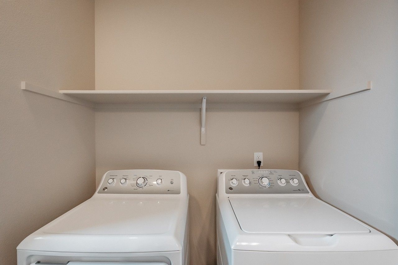 Hickory Hollow Apartments in North Albany OR, one-bedroom one-bathroom – washer and dryer.