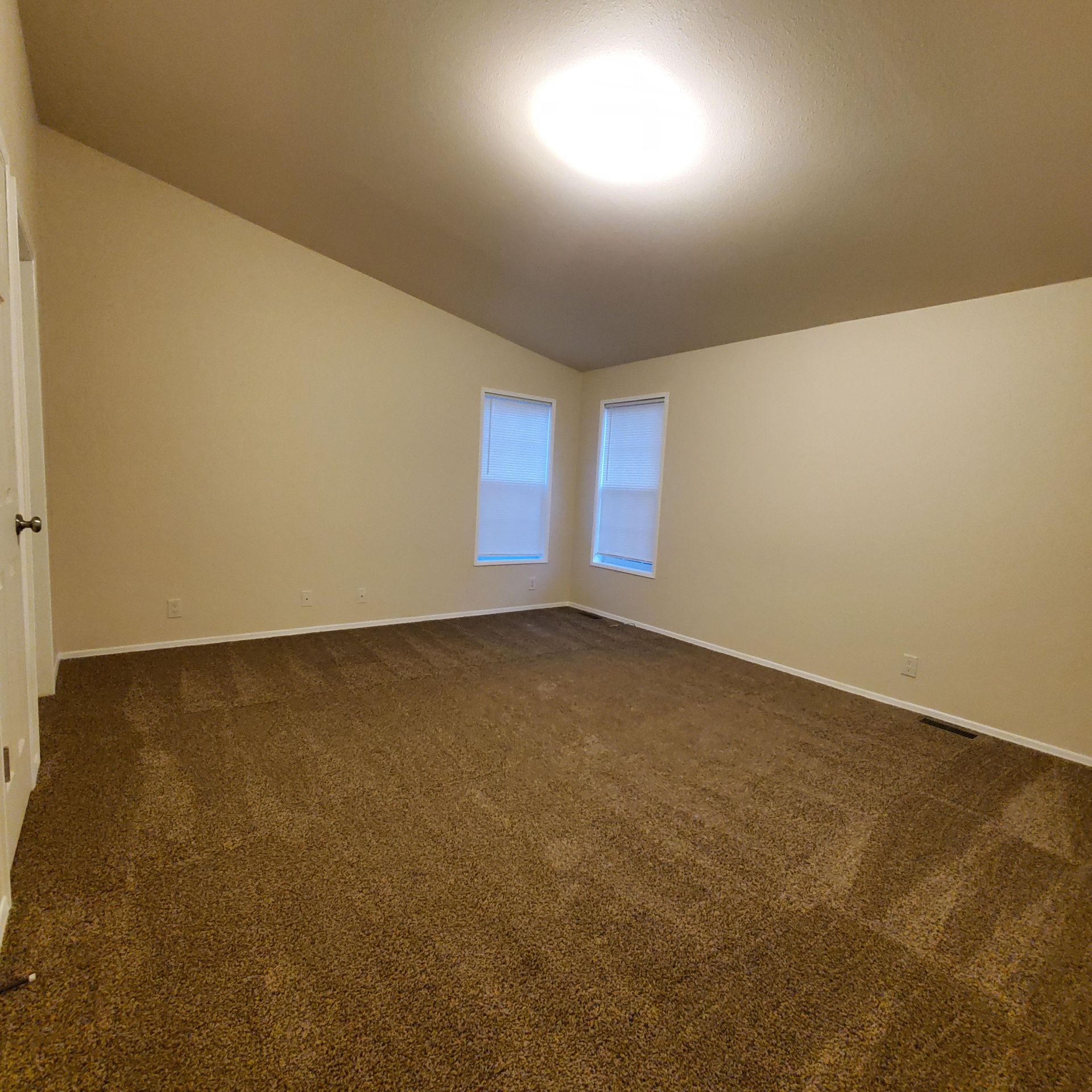 Ashwood Estates mobile homes in Tangent Oregon, four-bedroom two-bathroom – bedroom - 3.