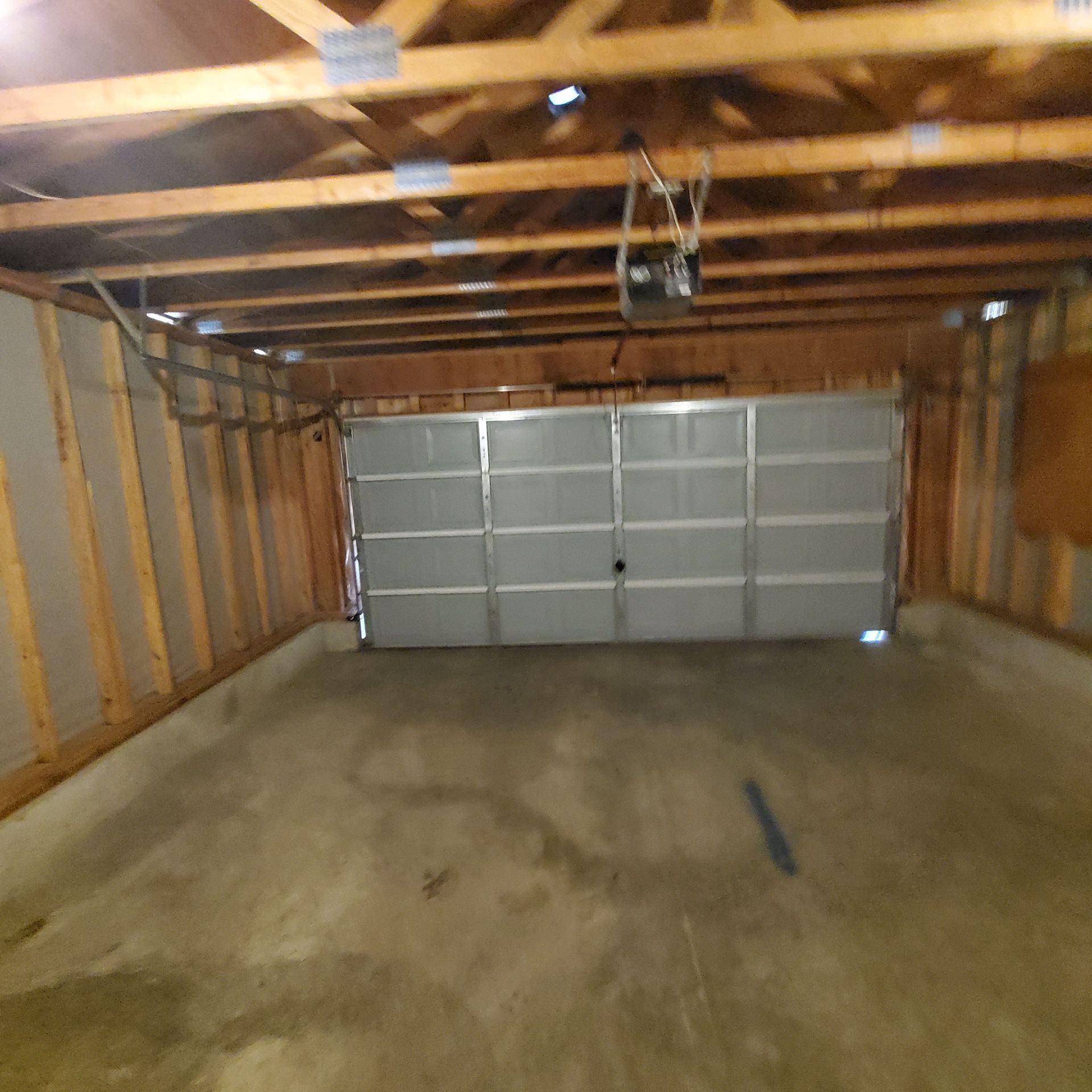 Ashwood Estates mobile homes in Tangent Oregon, three-bedroom three-bathroom – garage.