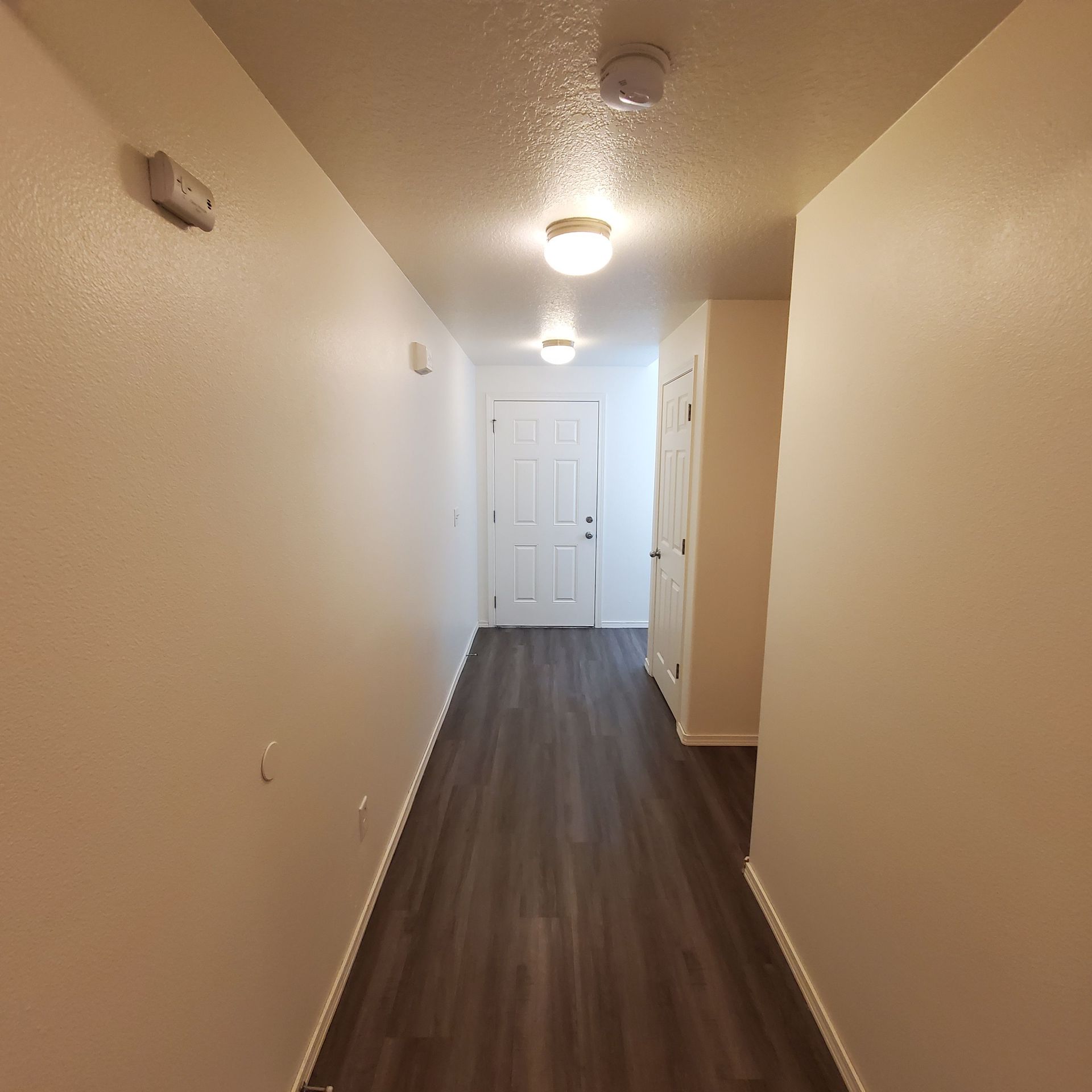 Meadowridge Townhomes in Monmouth Oregon, near Western Oregon University – entrance hallway.