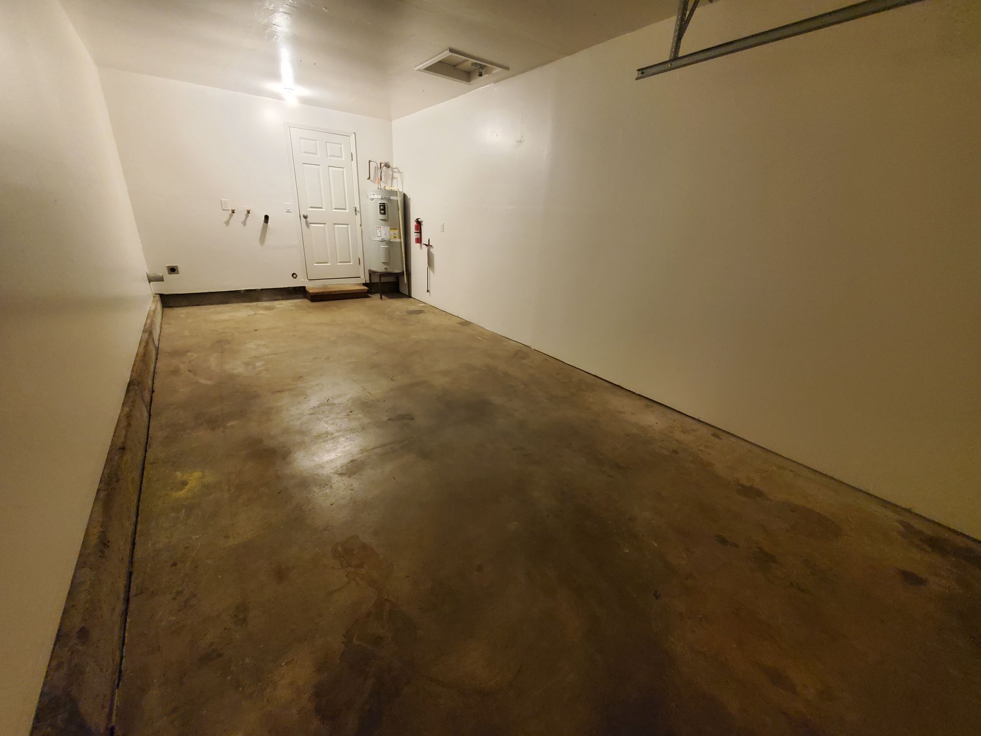 Jackson Duplexes in Albany Oregon – two bedroom one-bathroom – garage back interior. 