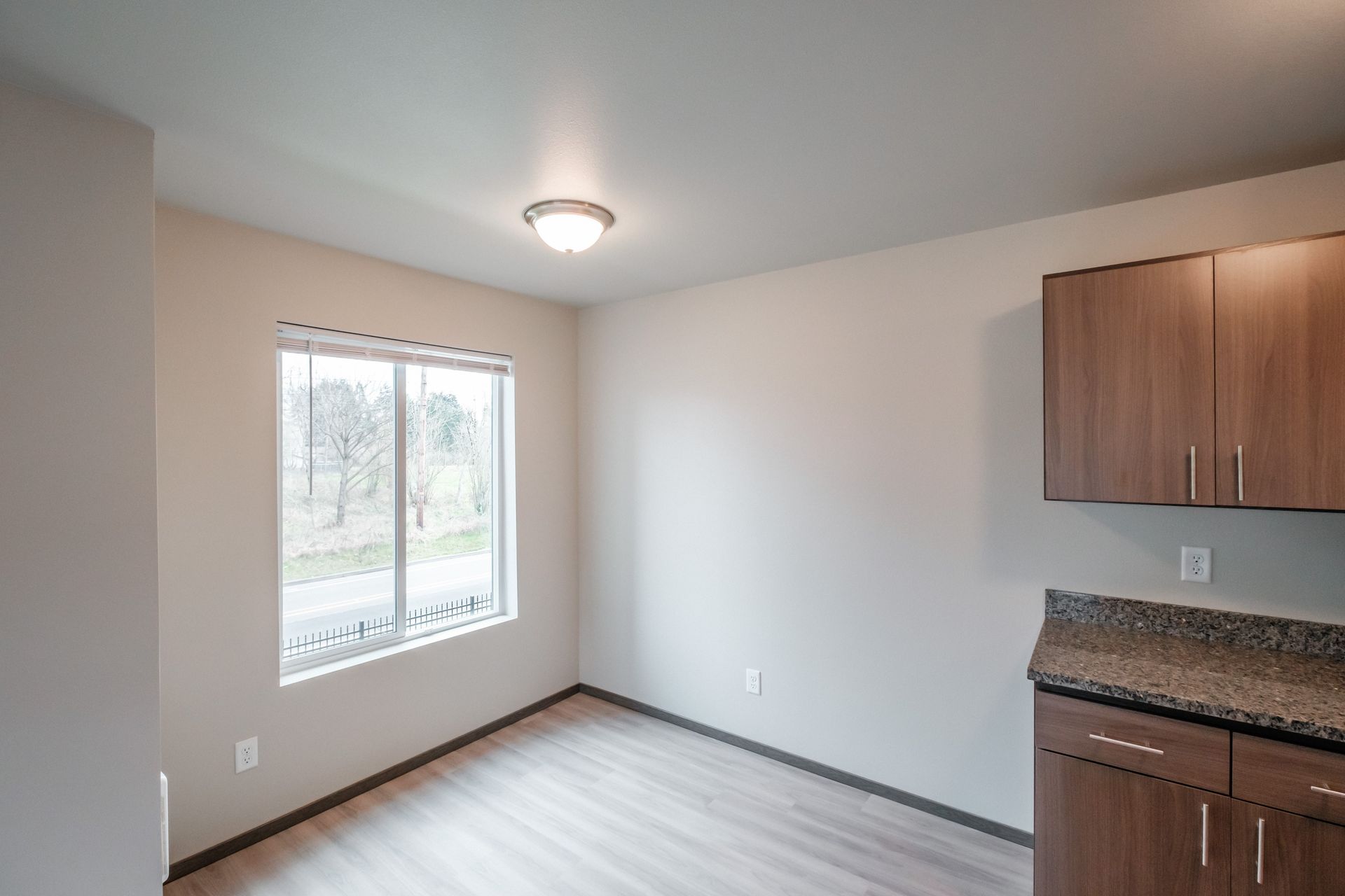 Cherry Glen Apartments in Salem Oregon – one bedroom one bathroom apartment home kitchen window.