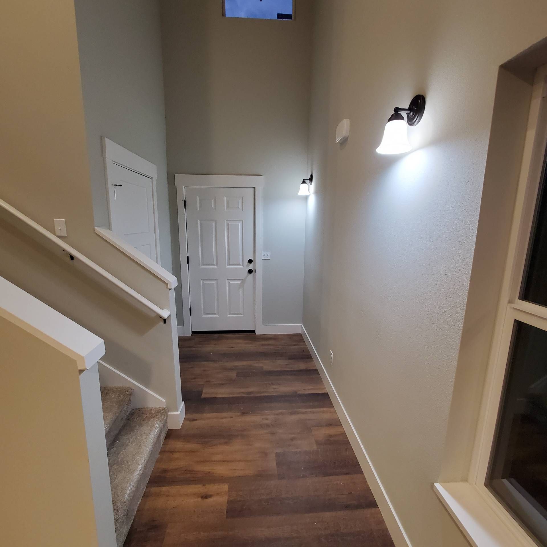 Rye Street Town Homes in Albany, OR. Two Bedroom, Two and 1/2 Bathroom – entrance hallway.