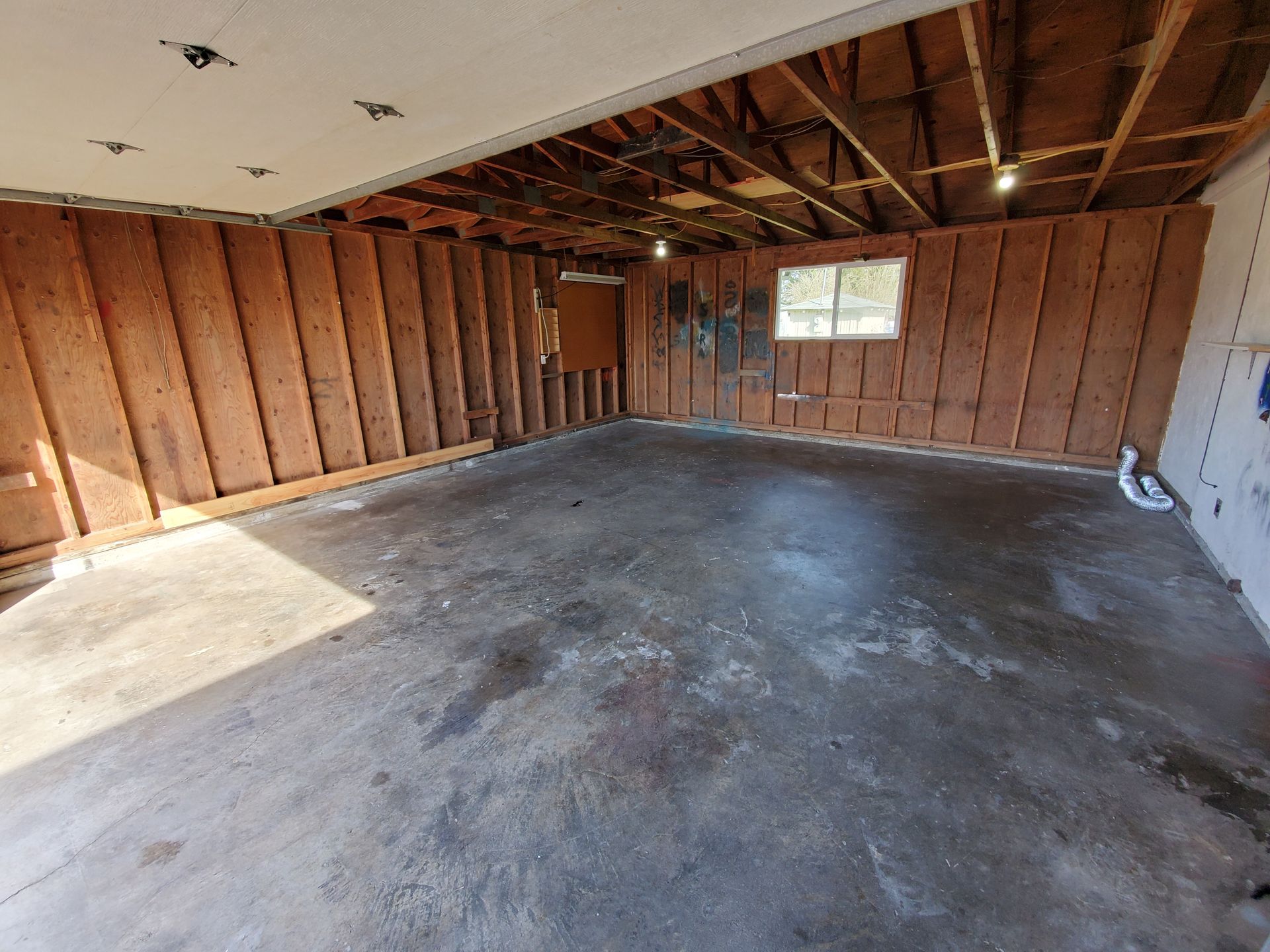 Amanda Lane Duplexes in Millersburg Oregon, three-bedroom two-bathroom – two car garage looking in.
