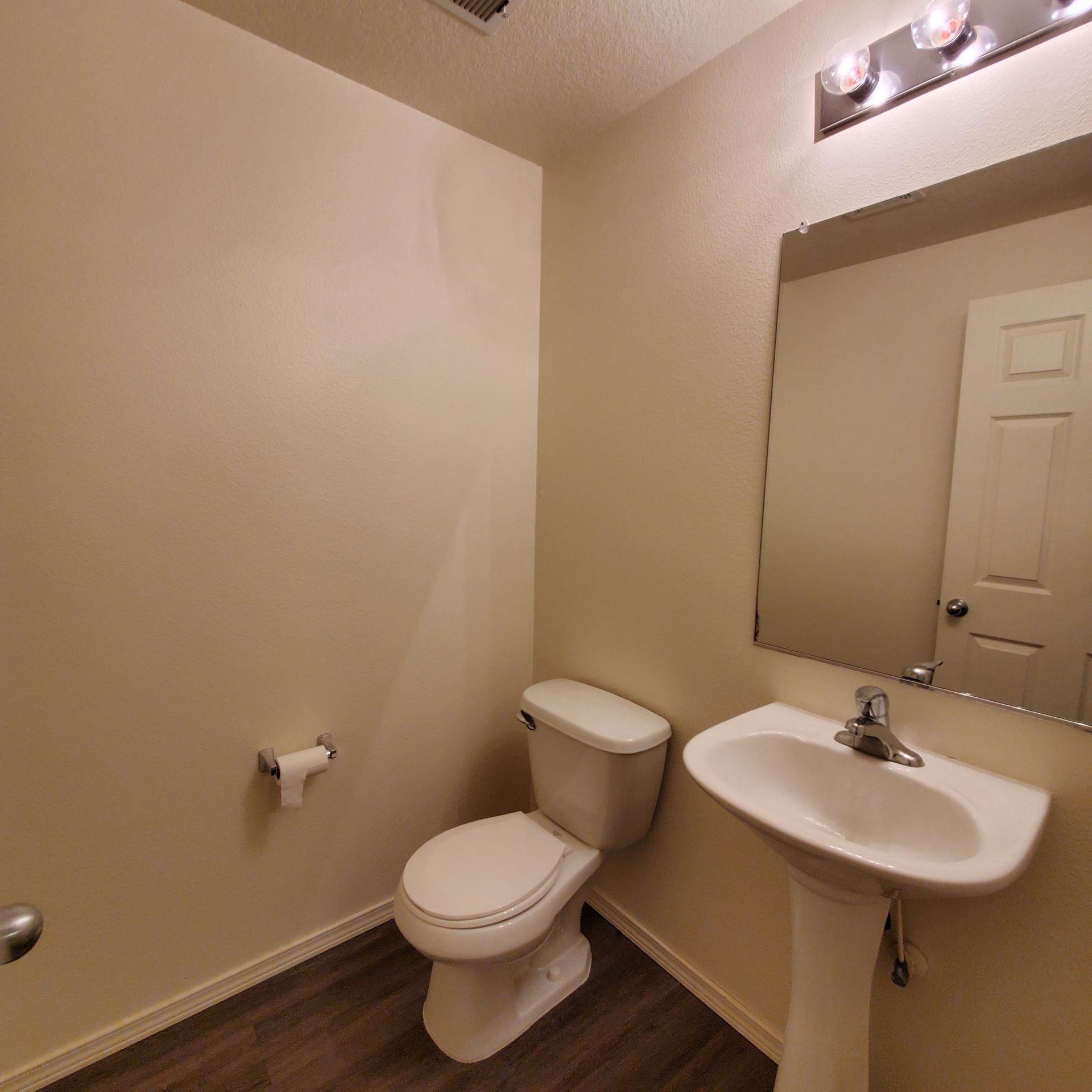Meadowridge Townhomes in Monmouth Oregon, near Western Oregon University – ½ bathroom.