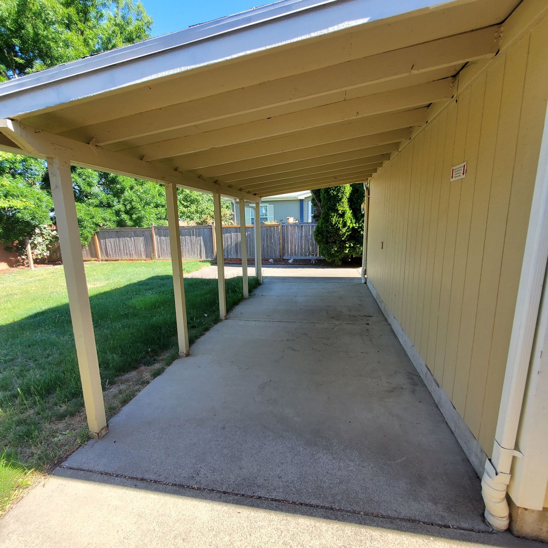 Ashwood Estates mobile homes in Tangent Oregon, two-bedroom three-bathroom – porch.