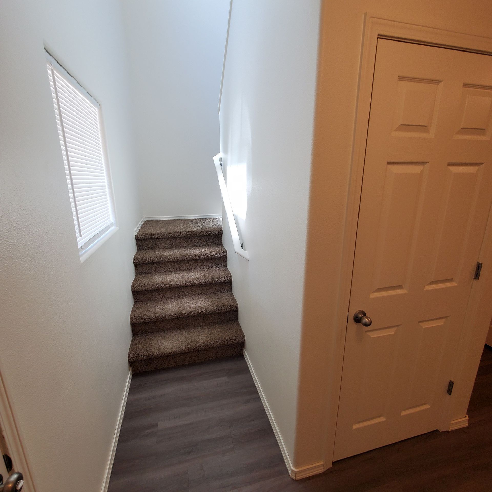 Meadowridge Townhomes in Monmouth Oregon, near Western Oregon University – staircase and coat closet.