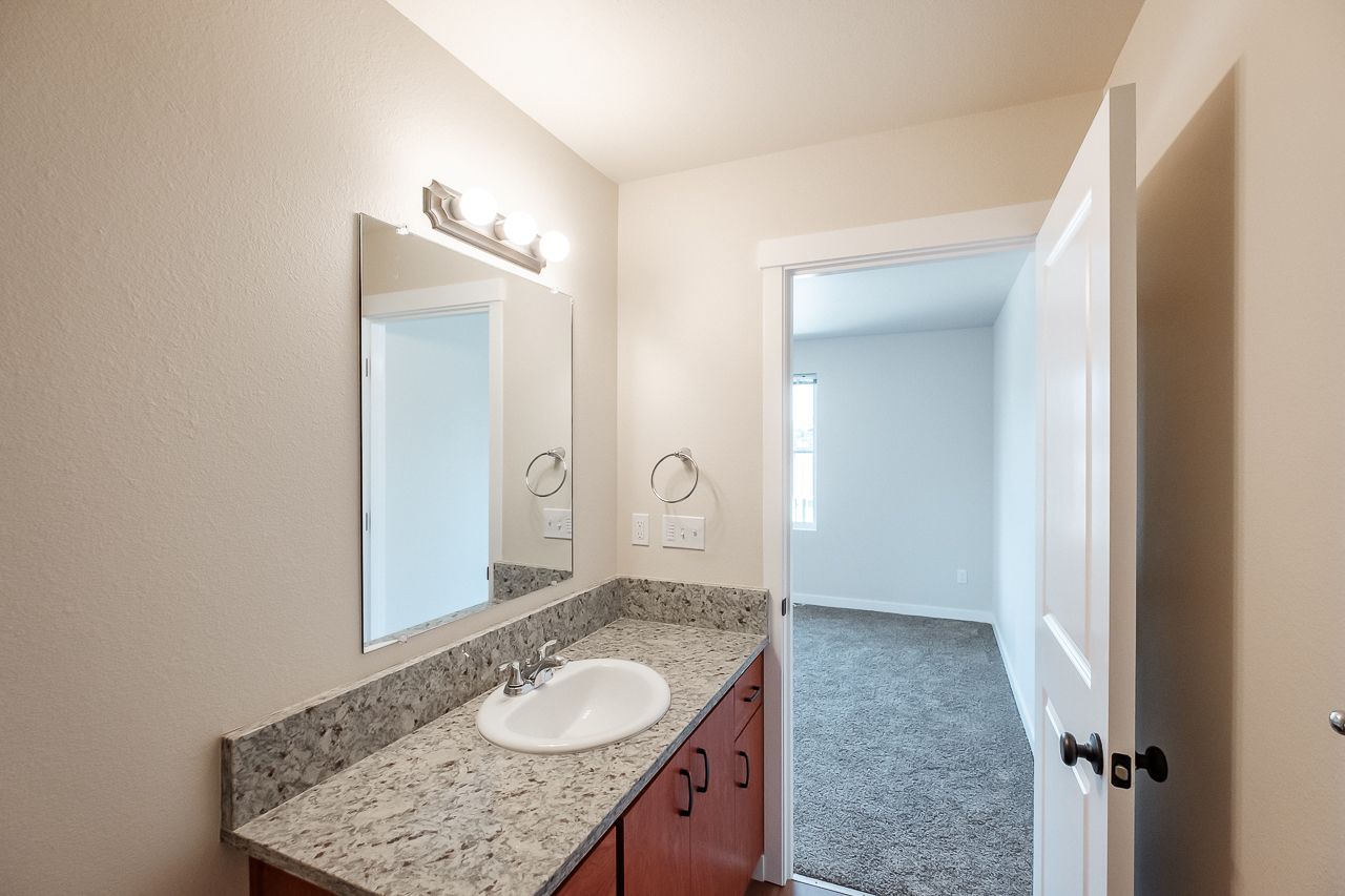 Goodnight Townhomes in Corvallis, OR, Near Oregon State University, four-bed, 2.5-bath – bathroom -2.