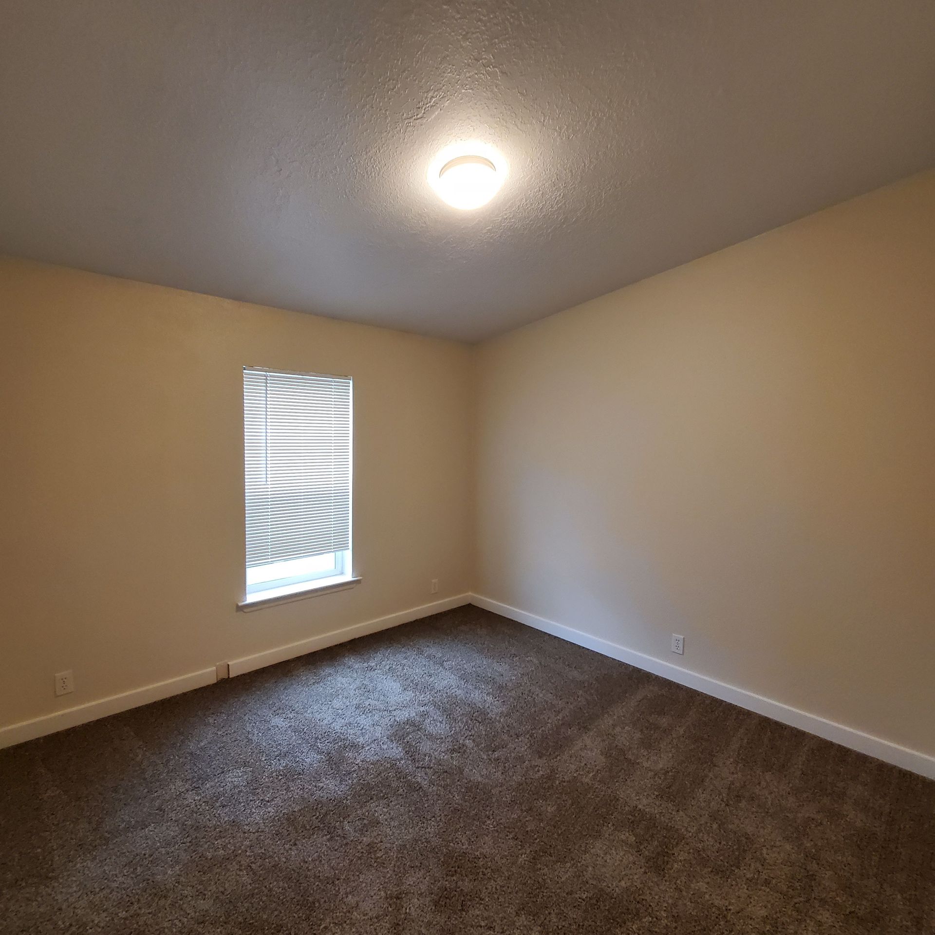 Ashwood Estates mobile homes in Tangent Oregon, five-bedroom three-bathroom – bedroom – 3.