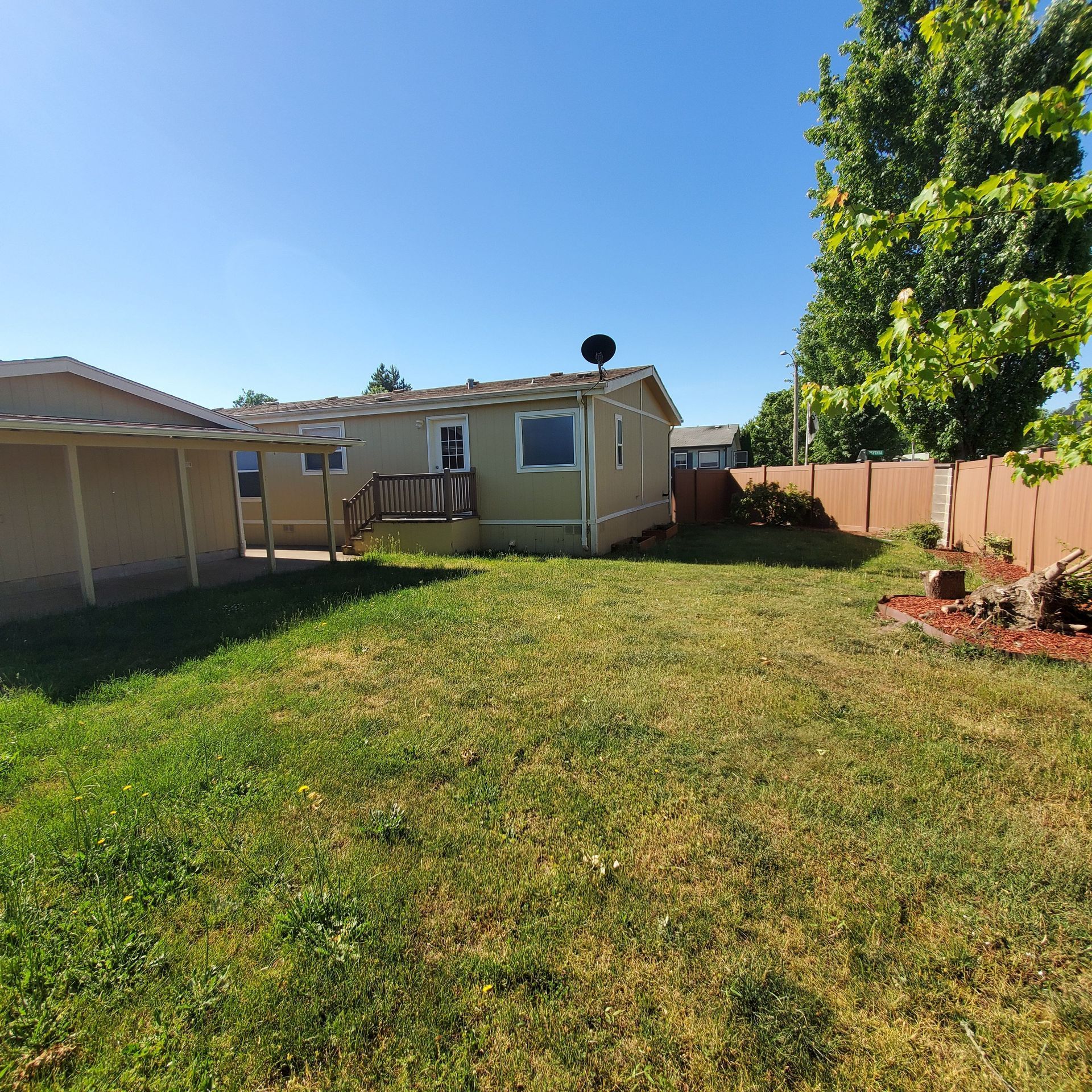 Ashwood Estates mobile homes in Tangent Oregon – two manufactured homes.