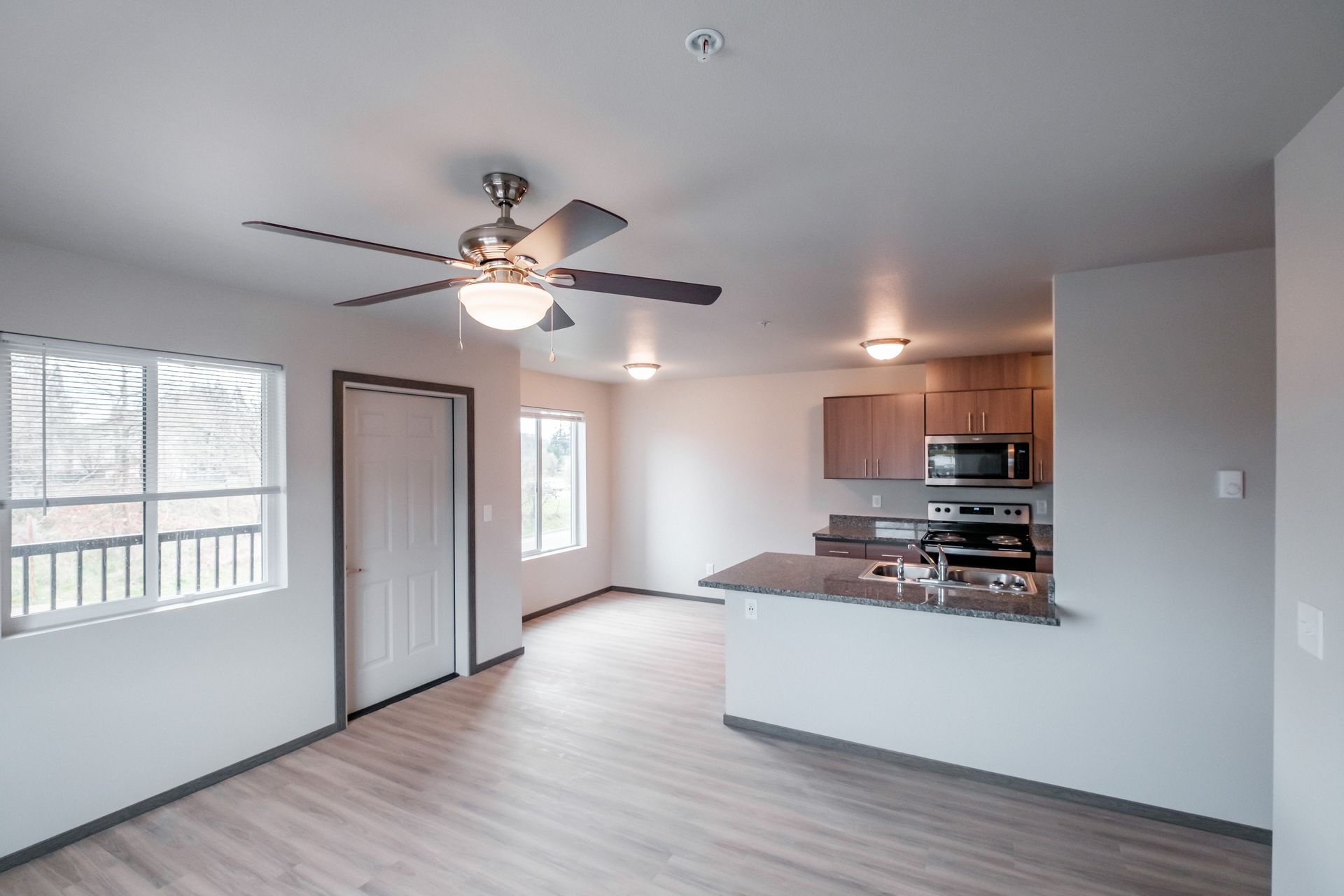 Cherry Glen Apartments in Salem Oregon – one bedroom one bathroom apartment home living room and kitchen.