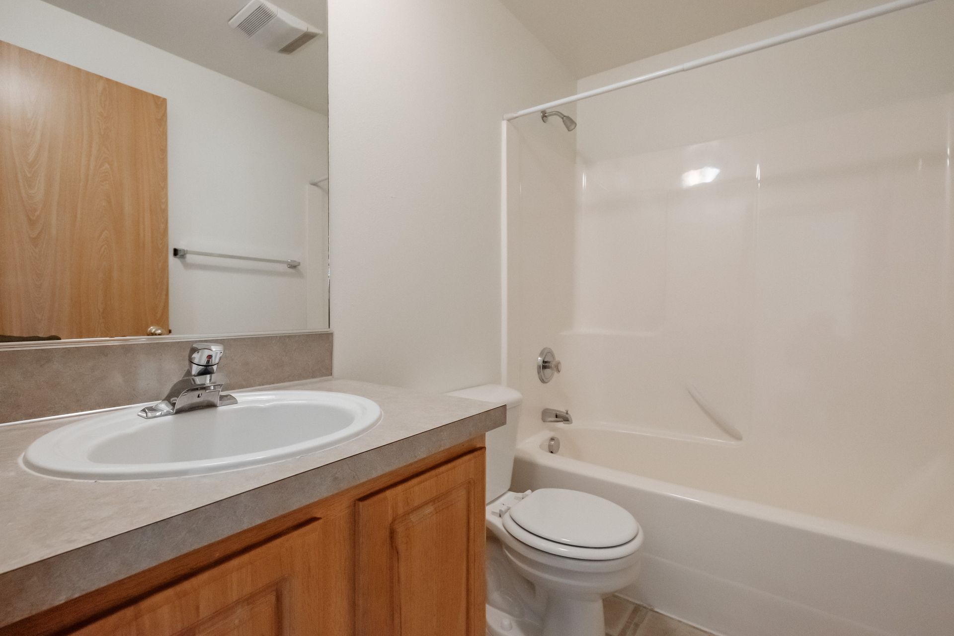 Mt. Vernon Town Homes in Albany Oregon, three-bedroom two and ½ bathroom – bathroom -2.