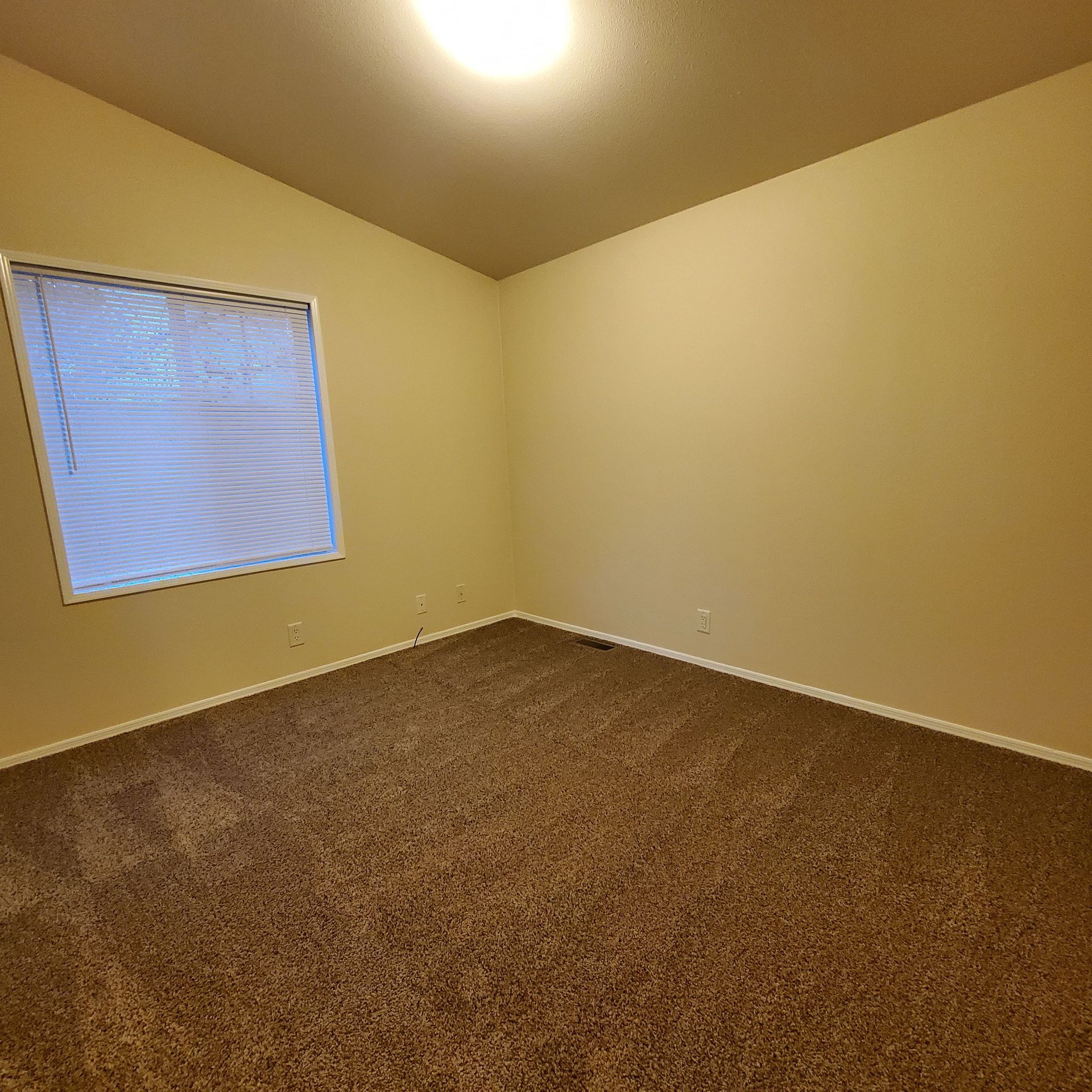 Ashwood Estates mobile homes in Tangent Oregon, four-bedroom two-bathroom – bedroom - 2.