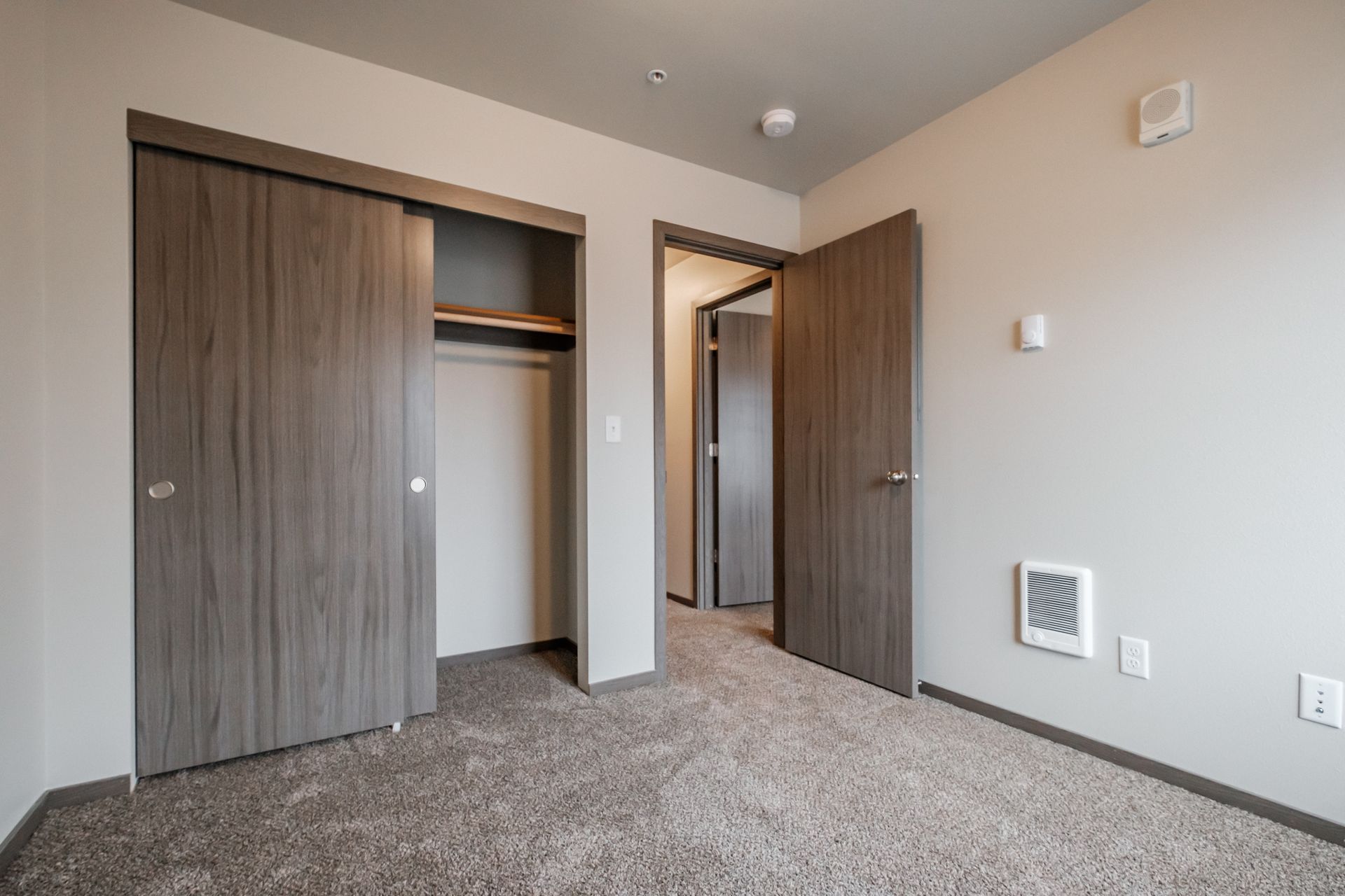 Jefferson Terrace Apartments in Jefferson Oregon – bedroom -2.