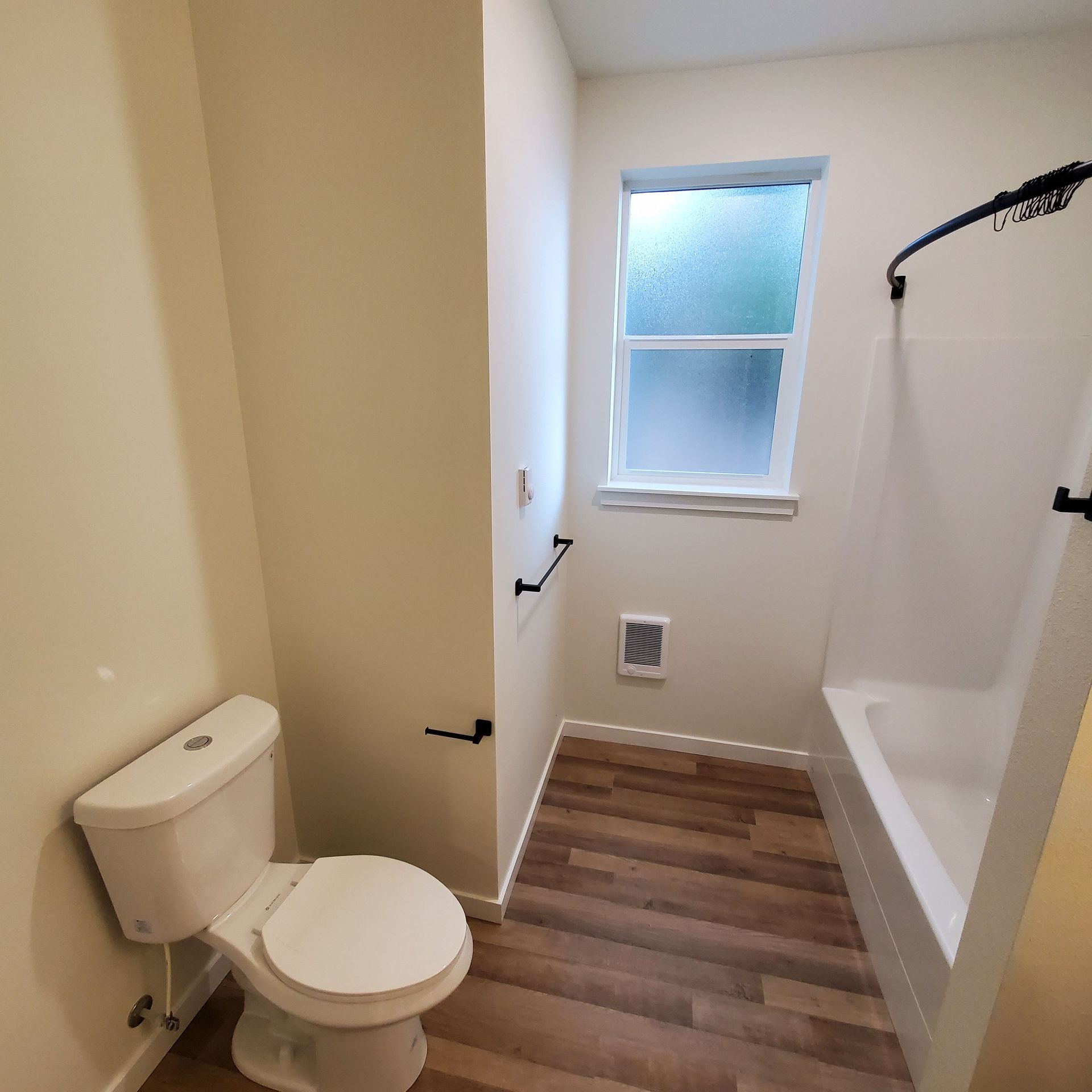 Oregon, near Western University of Health Sciences, two-bedroom two-bathroom – bathroom -1.